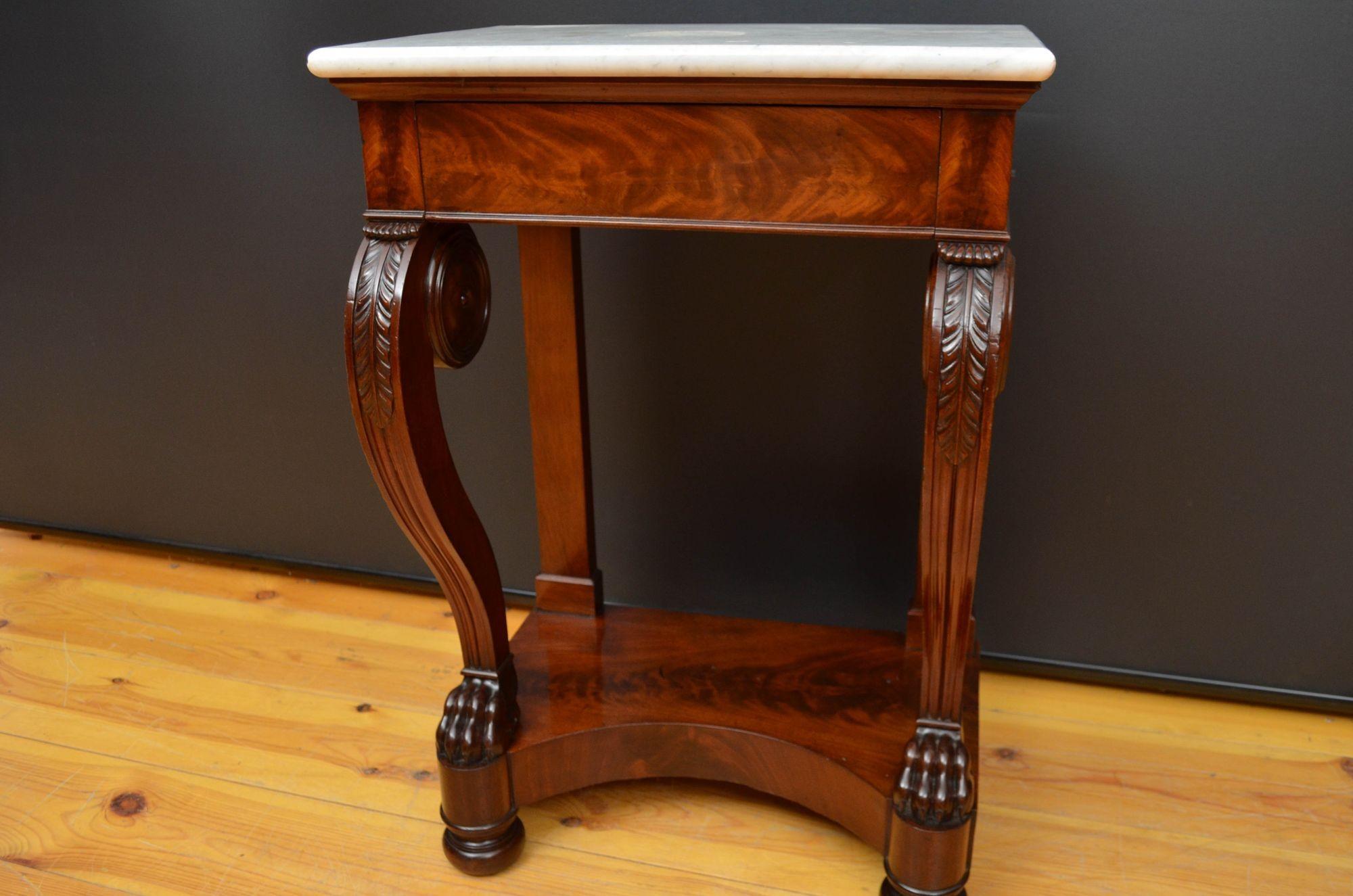 Acajou Table console ancienne en acajou en vente
