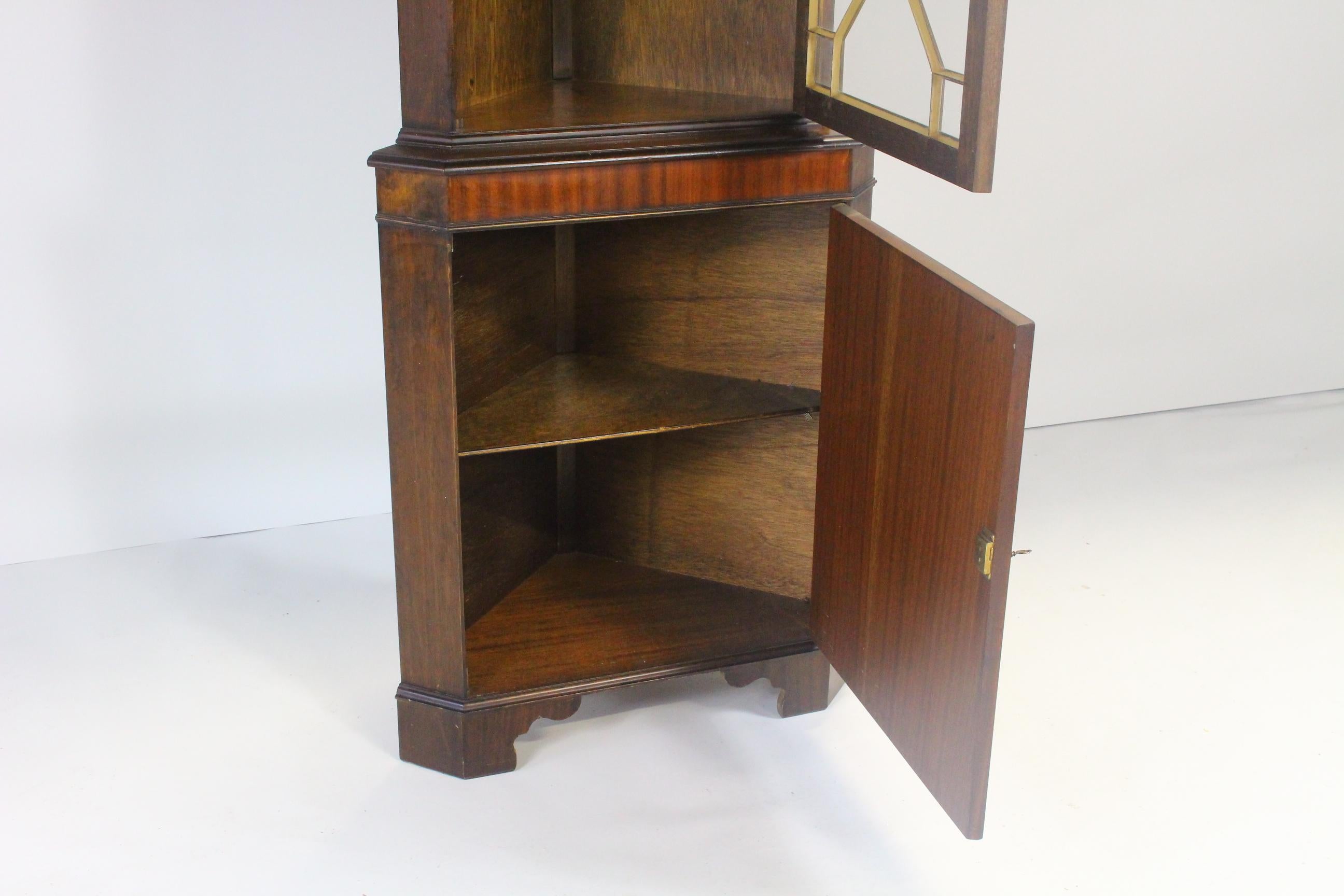 Antique Mahogany Corner Cabinet For Sale 7