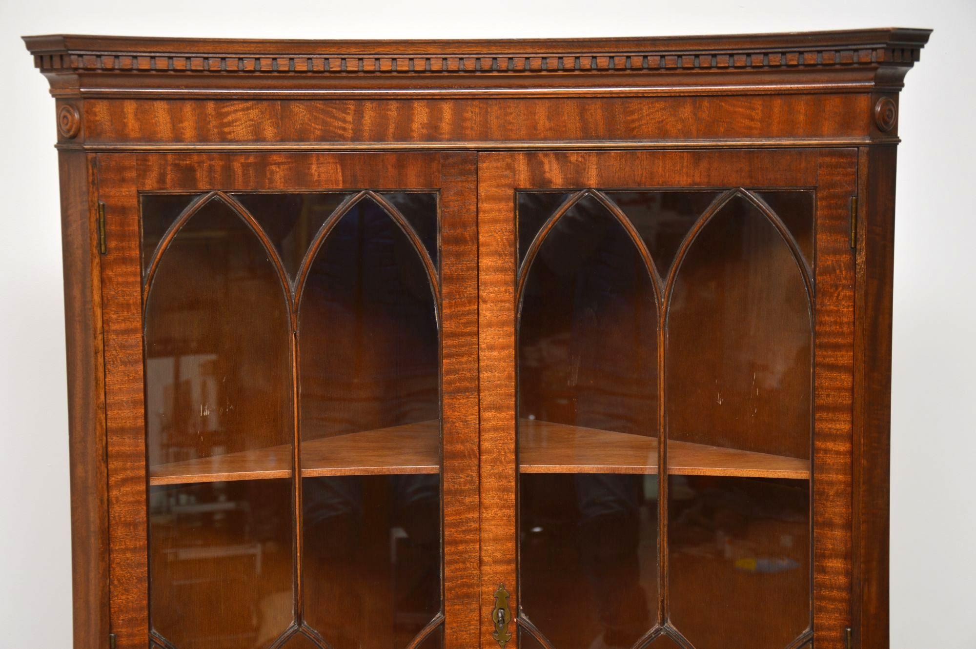 Georgian Antique Mahogany Corner Cabinet