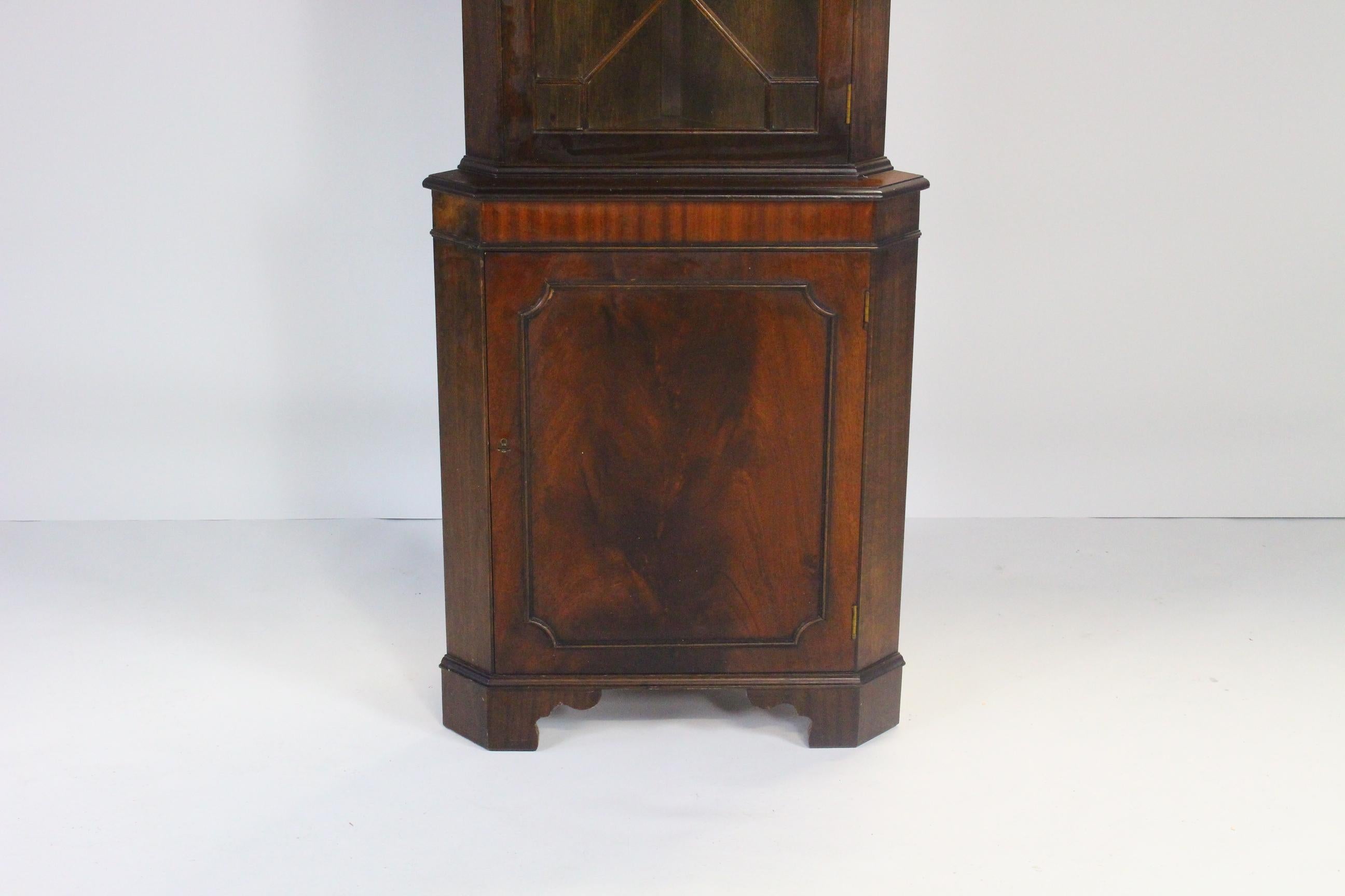 Early 20th Century Antique Mahogany Corner Cabinet For Sale
