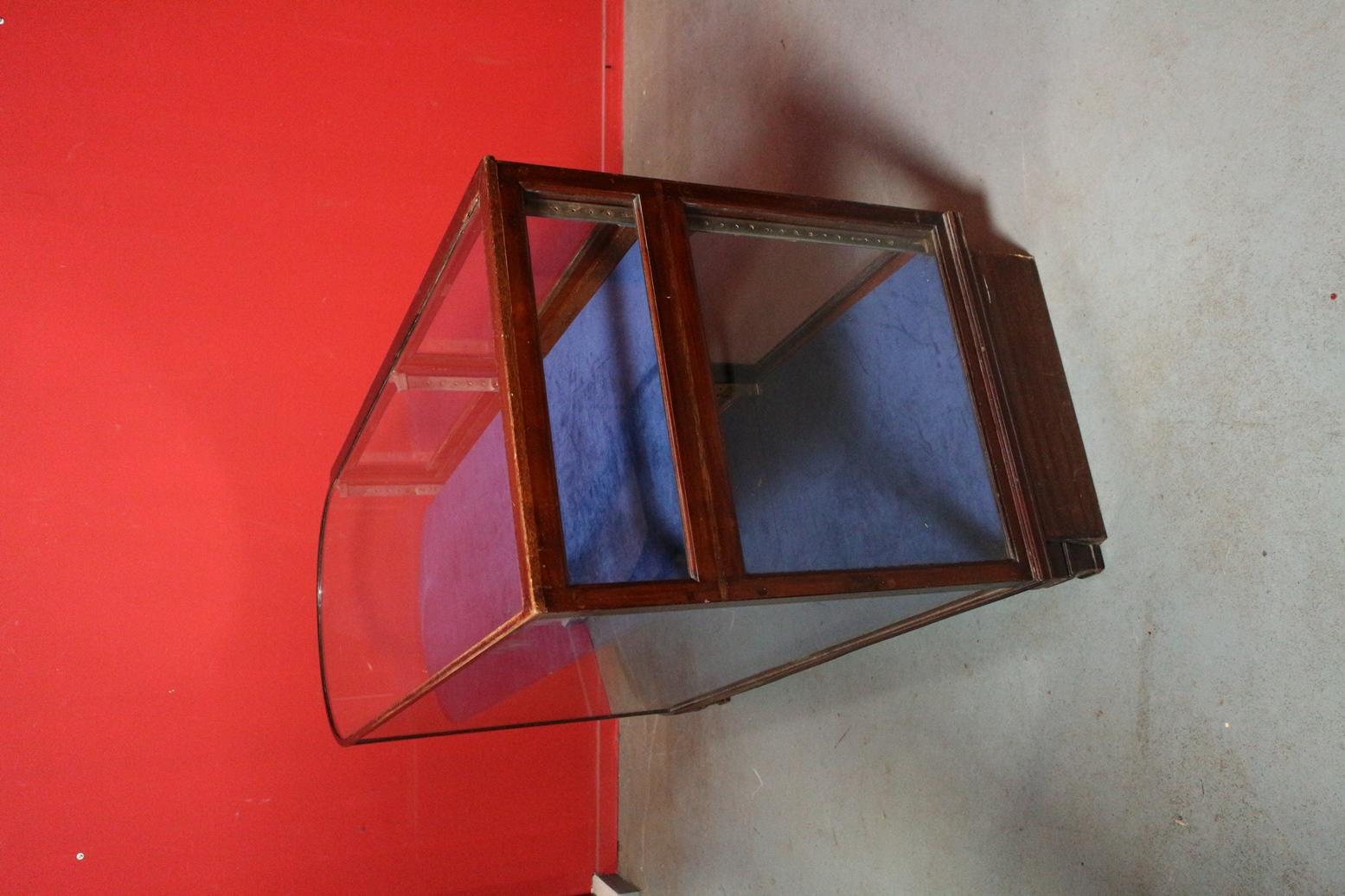 Antike Mahagoni-Theken-/Vitrinenschrank mit geschwungenem Glas, antik im Angebot 2