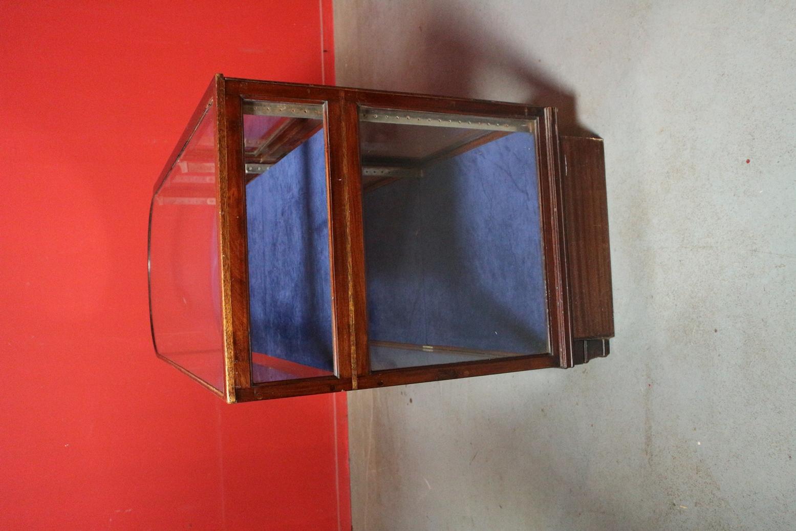 Antike Mahagoni-Theken-/Vitrinenschrank mit geschwungenem Glas, antik im Angebot 3