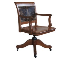 Chaise de bureau de bibliothèque à accoudoir pivotant en acajou ancien avec tête de clou en peau de vache