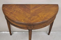Mesa de juegos antigua de caoba, tipo «demilune», con tapa abatible y cajón oculto
