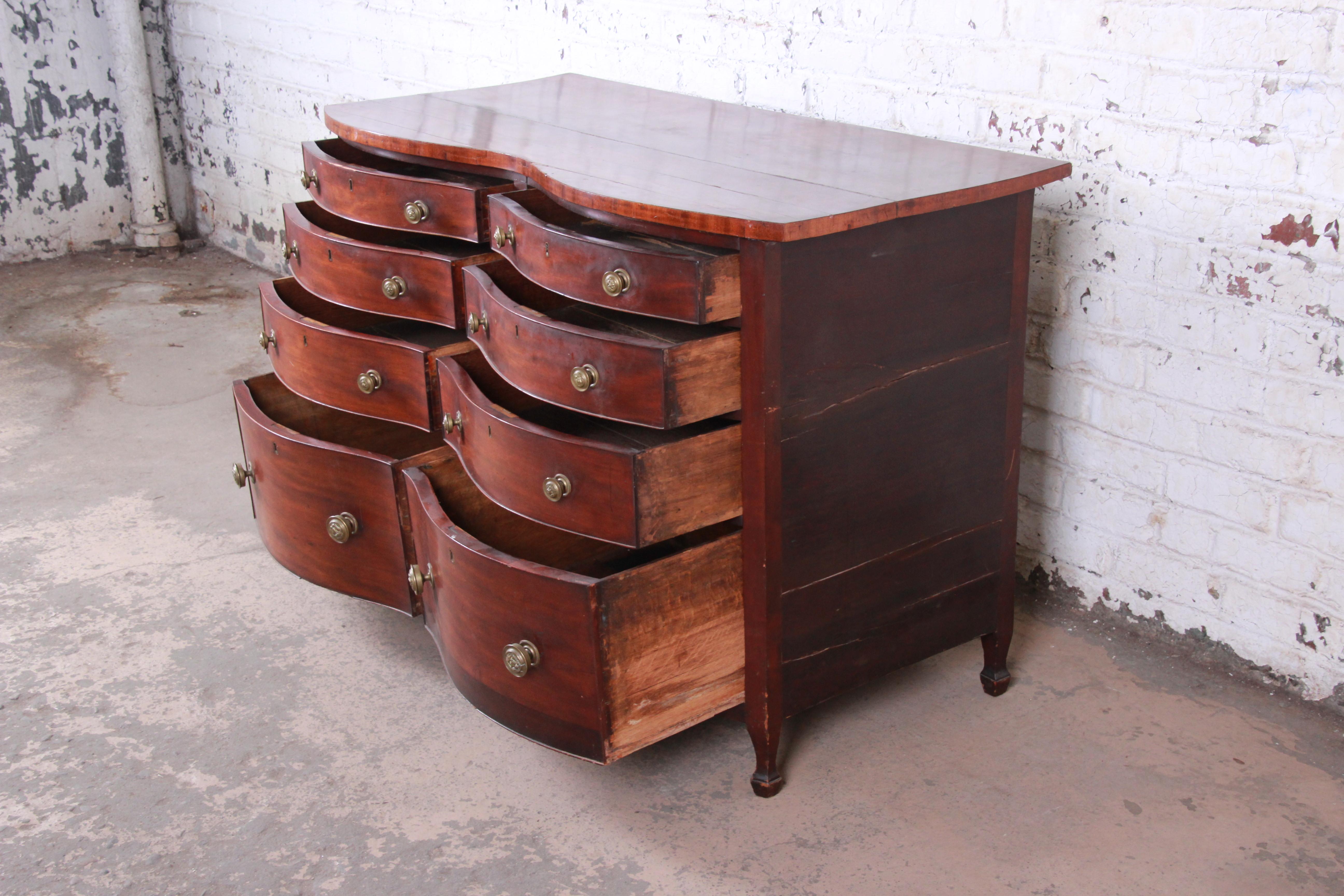 Federal Antique Mahogany Double Bow Front Eight-Drawer Dresser, Late 19th Century