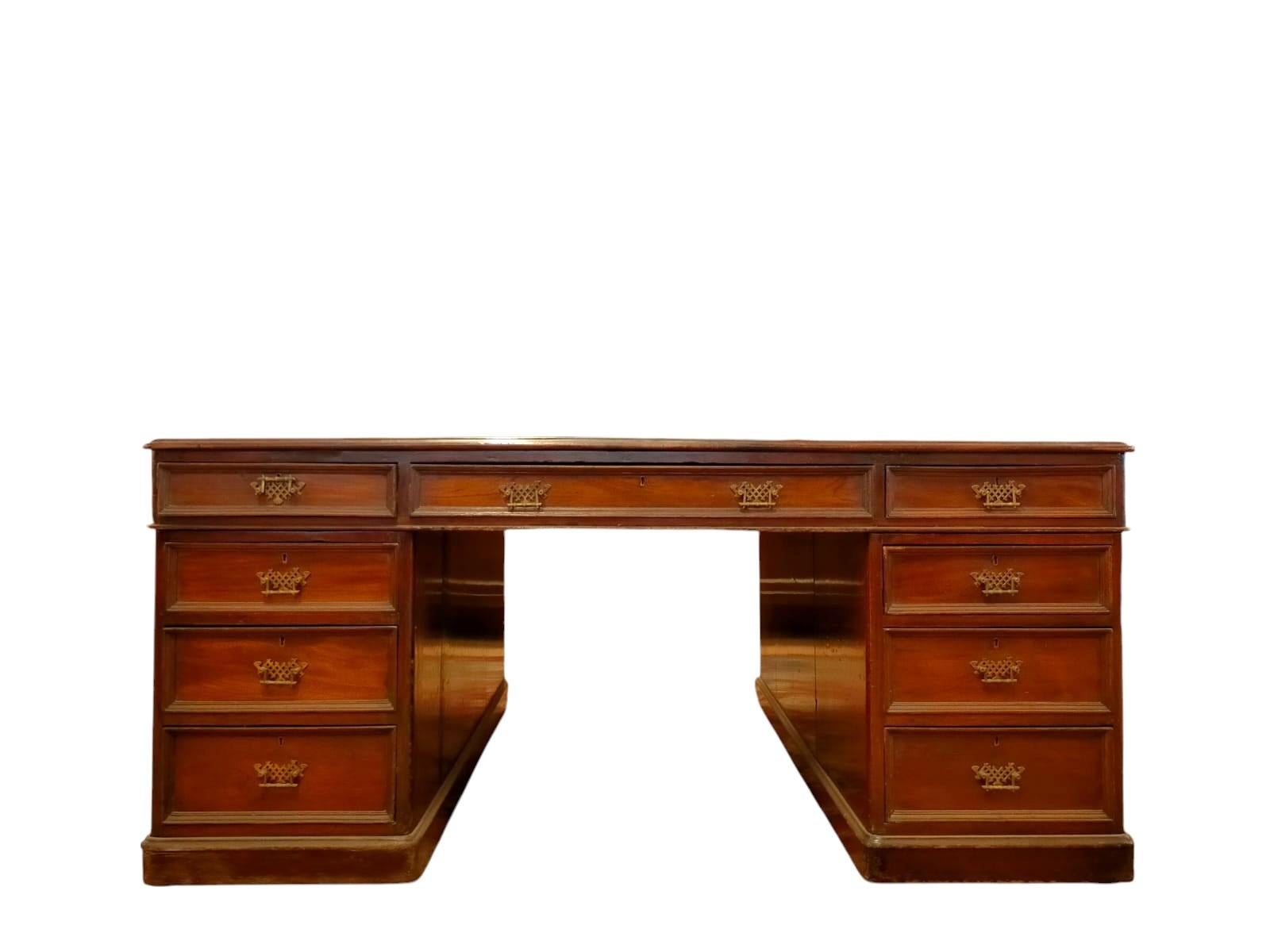 Antique Mahogany Double Sided  Desk of French origin in vendita 2