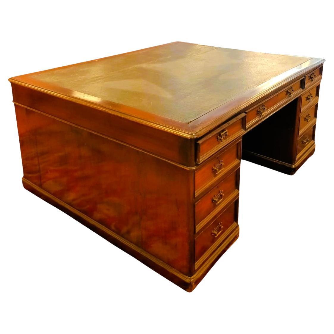 Antique Mahogany Double Sided  Desk of French origin in vendita