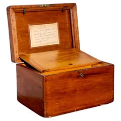 Antike Mahagoni Schwalbenschwanz-Offiziersschreib- oder -Schreibtischbox