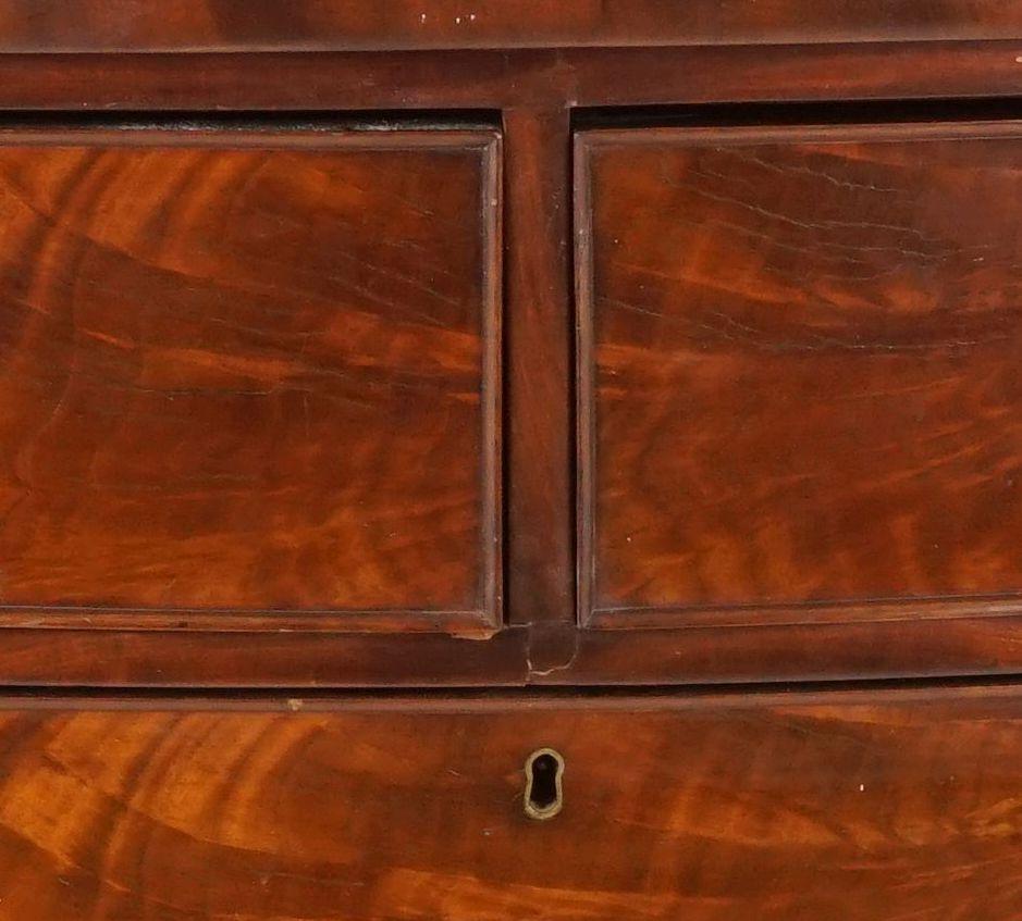 Antique Mahogany Dresser, Early 19th Century, Bow Front Chest of Drawers In Good Condition In Vancouver, BC