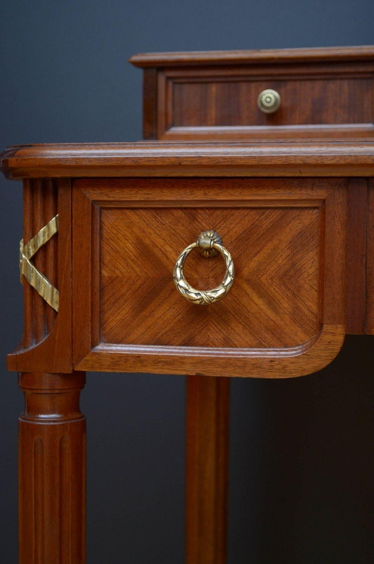 Antique Mahogany Dressing Table For Sale at 1stDibs