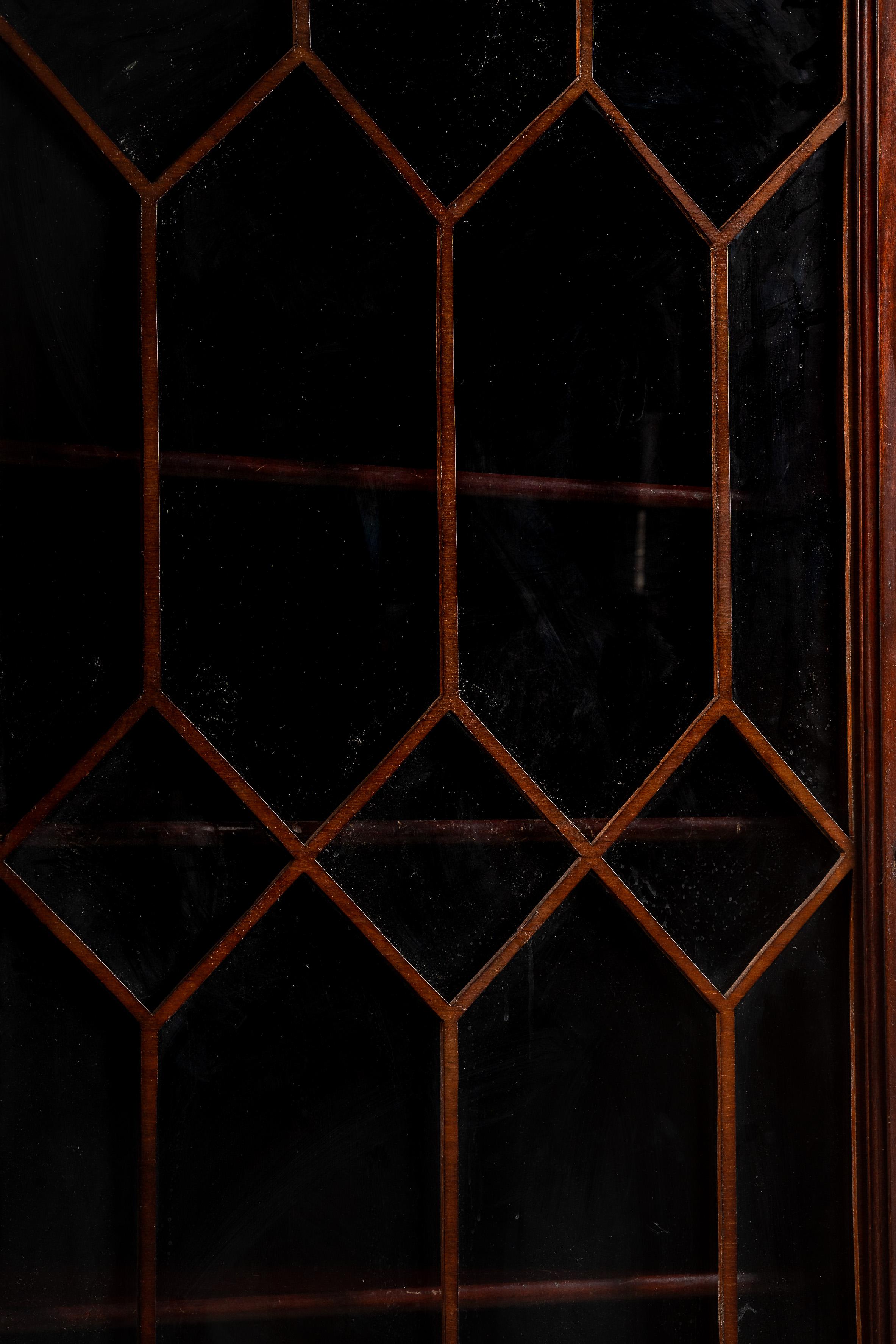Antique Mahogany Empire Revival Bookshelf With Glass Doors In Good Condition In Dekalb, IL