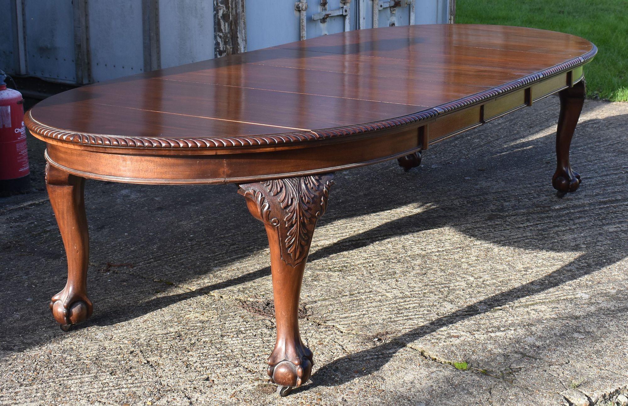 For sale is a good quality Edwardian antique mahogany extending dining table and ten chairs, having a rope edge, above cabriole legs terminating on claw and ball feet, the table comes complete with three additional leaves and a set of 10 matching