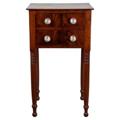 Antiguo mueble de caoba de dos cajones Sheraton del periodo federal c. 1820