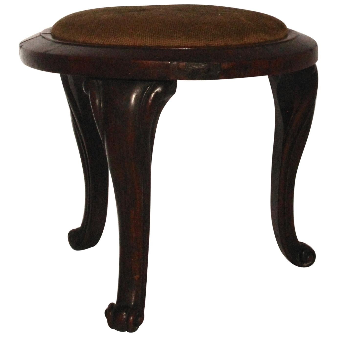 Tabouret ancien en acajou avec broderie, Angleterre, 1850-1870, style victorien
