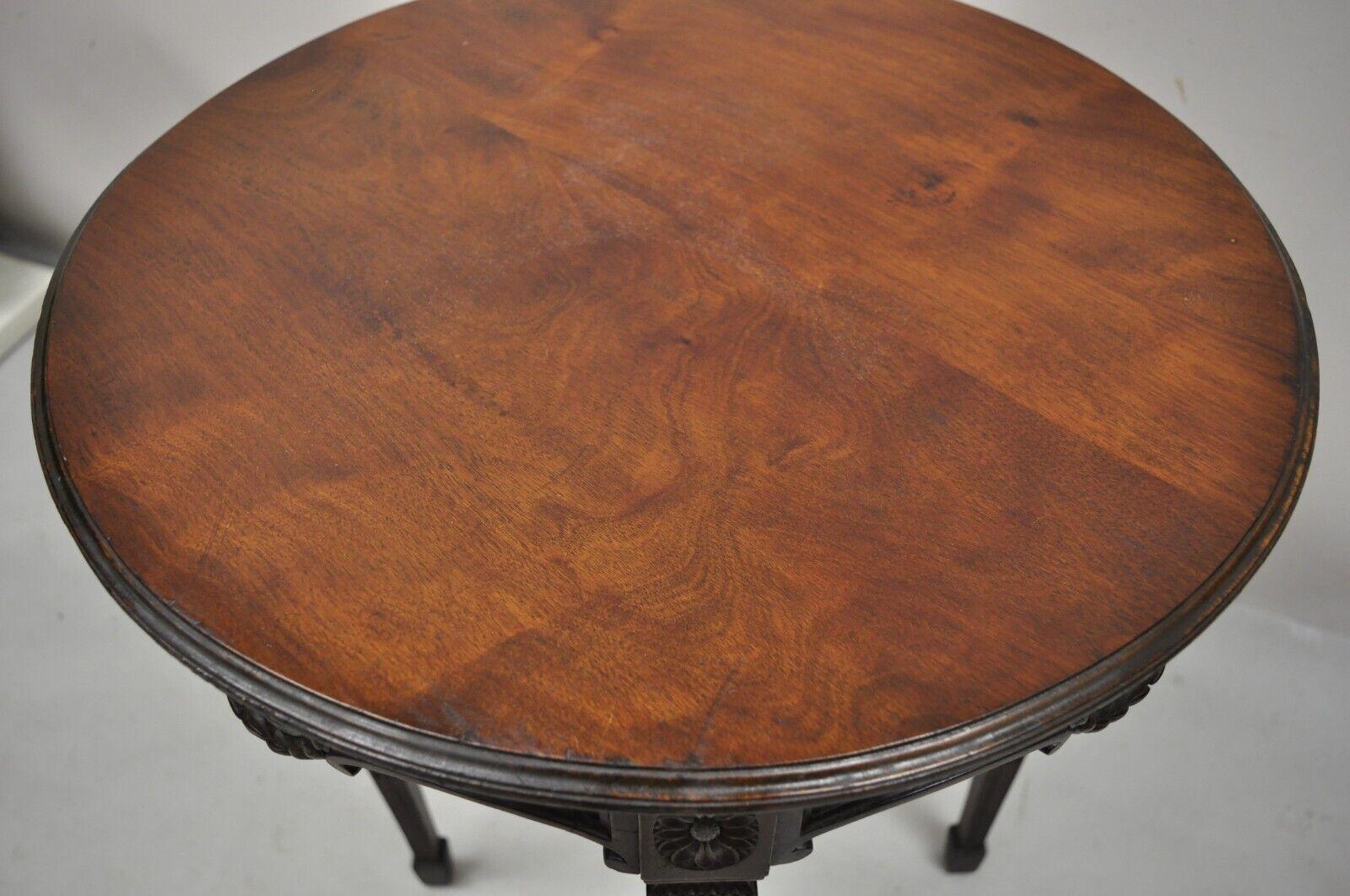 Antique Mahogany French Victorian Style Round Accent Side Table In Good Condition In Philadelphia, PA