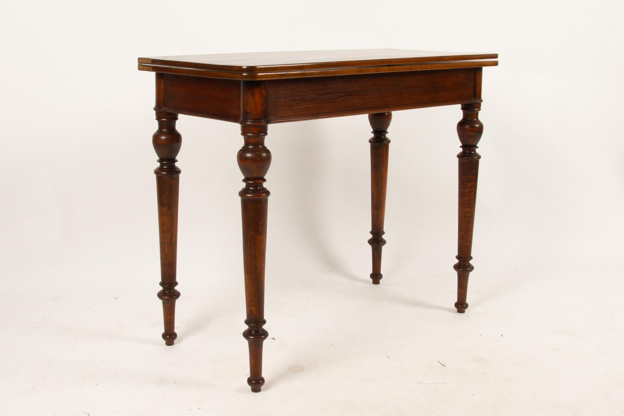 Antique mahogany game table, late 19th century.
Danish game table with flip top.
Good original condition. Gently cleaned and polished.
Size of tabletop: Open 88 x 94.5 cm, closed 44 x 94.5.