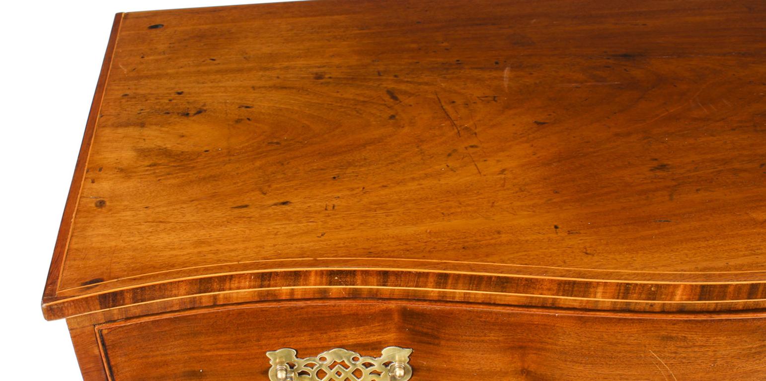 This is beautifully crafted antique George III flame mahogany serpentine fronted chest of drawers, circa 1780 in date.
 
The curvaceous serpentine chest features decorative boxwood stringing, and is made from the finest quality flame mahogany. It