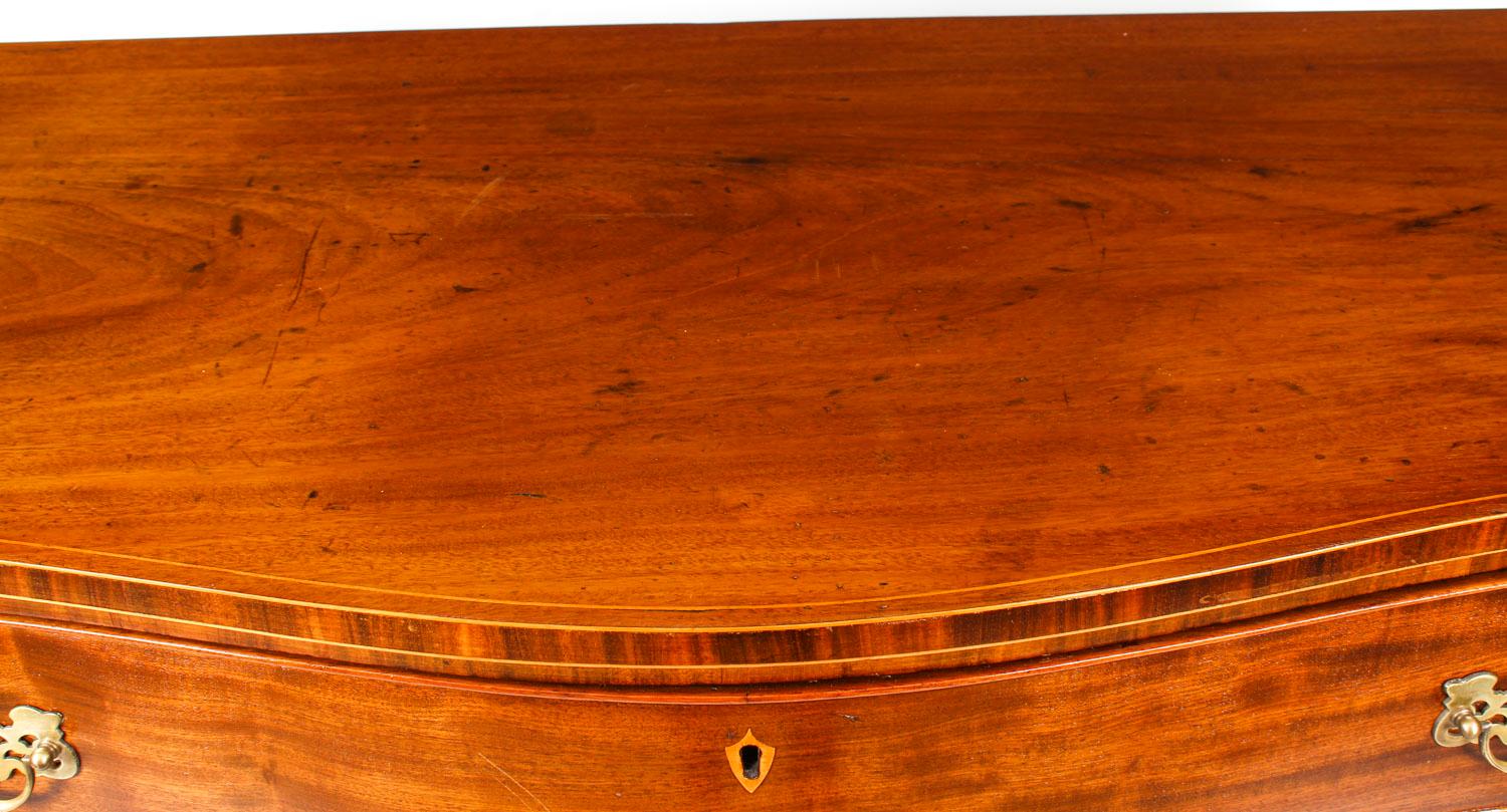 Antique Mahogany George III Serpentine Chest Drawers 18th Century In Good Condition In London, GB