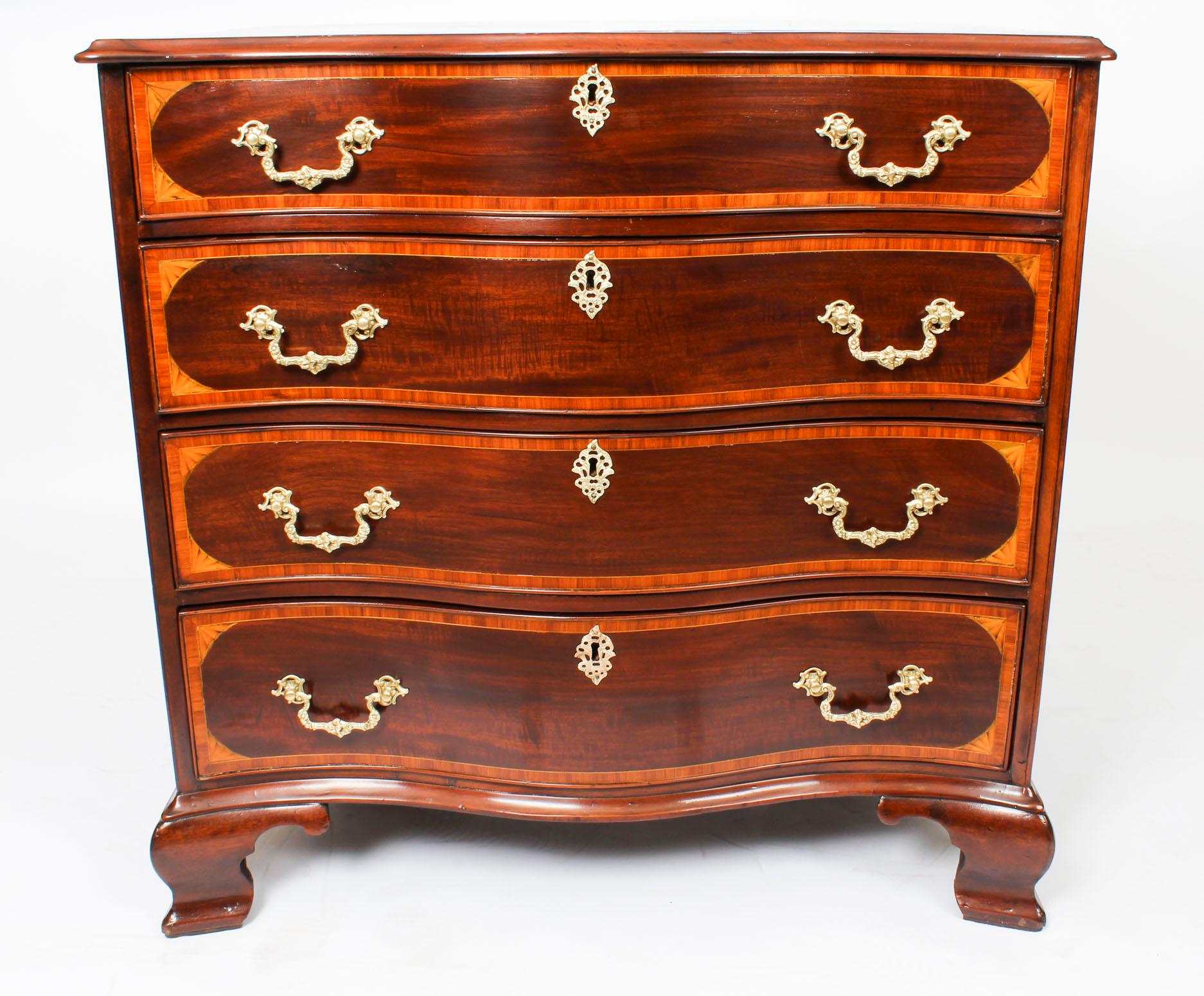 Late 18th Century Antique Mahogany George III Serpentine Chest Drawers, 18th Century