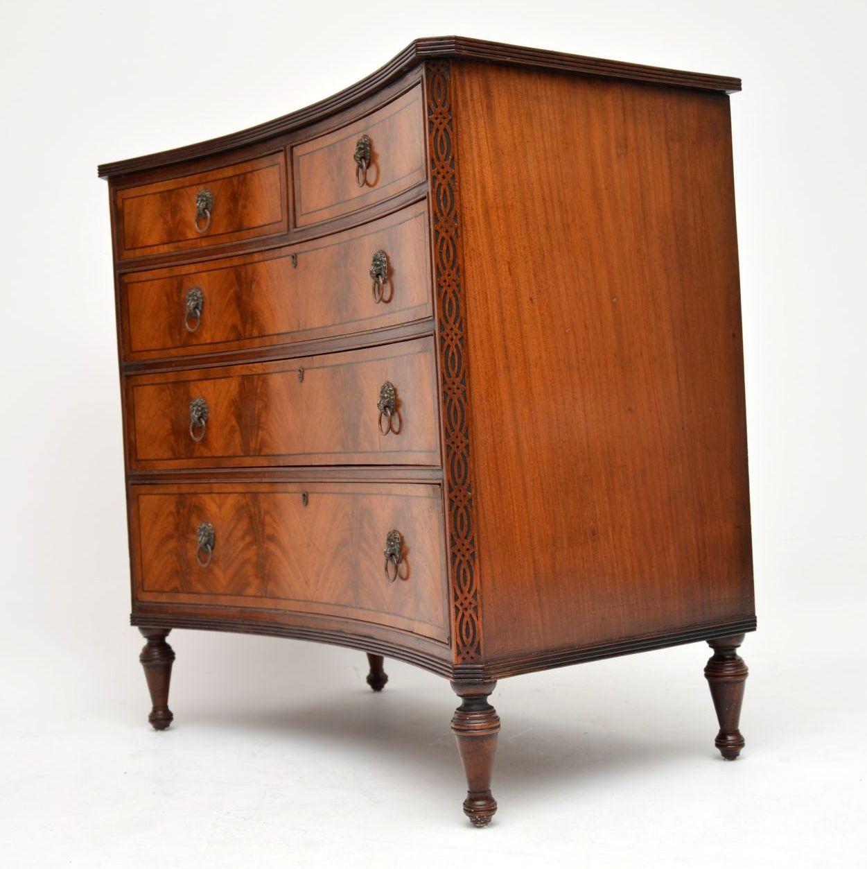 Antique Mahogany George III Style Concave Chest of Drawers In Good Condition In London, GB