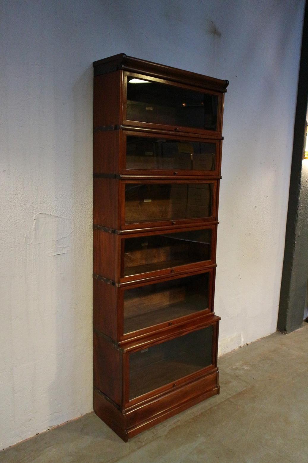 Antique mahogany Globe Wernicke bookcase In Good Condition In Eindhoven, NL