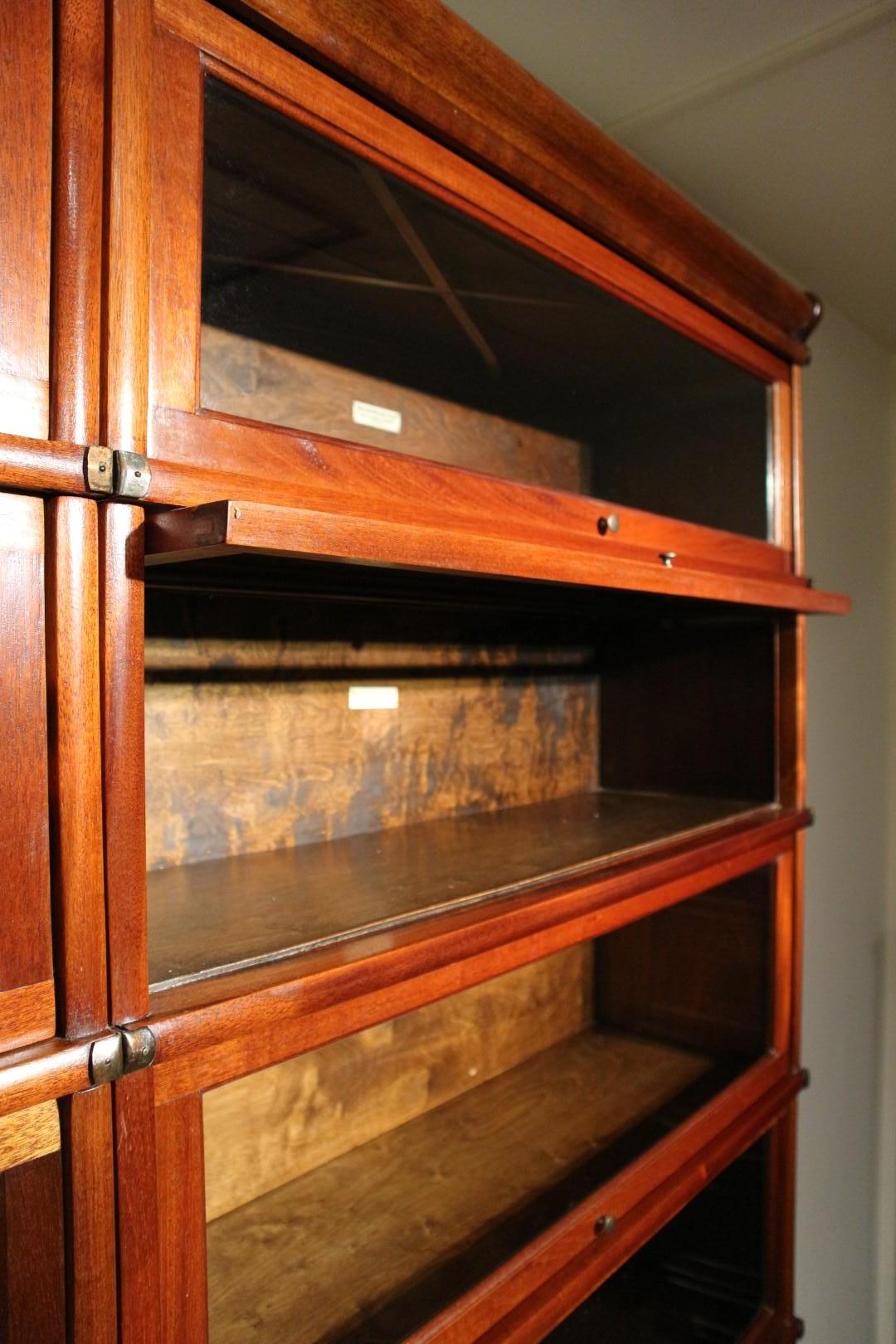 Antique mahogany Globe Wernicke bookcase For Sale 2