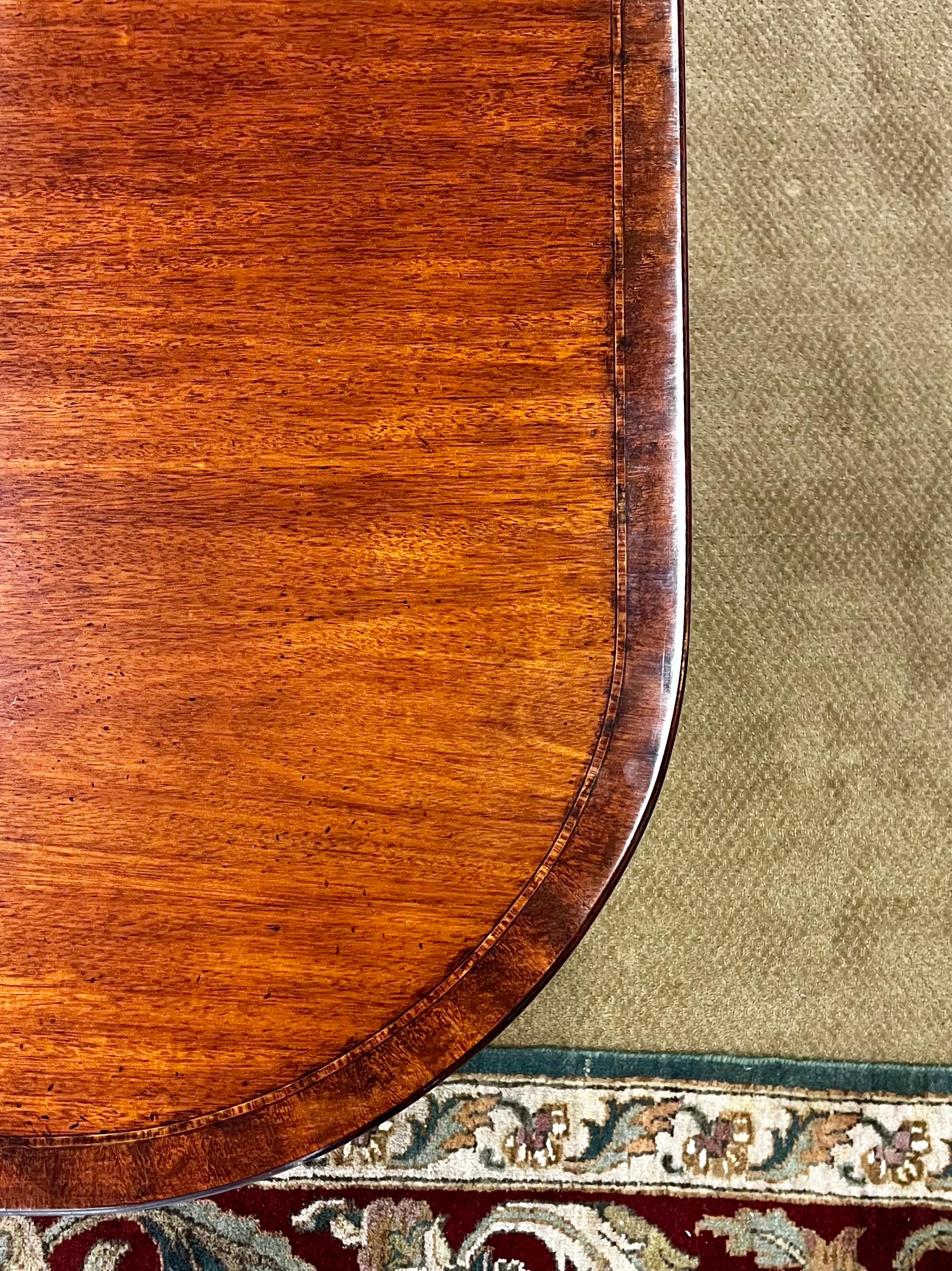 Antique Mahogany Inlay Triple Pedestal Dining Room Table In Good Condition In West Hartford, CT