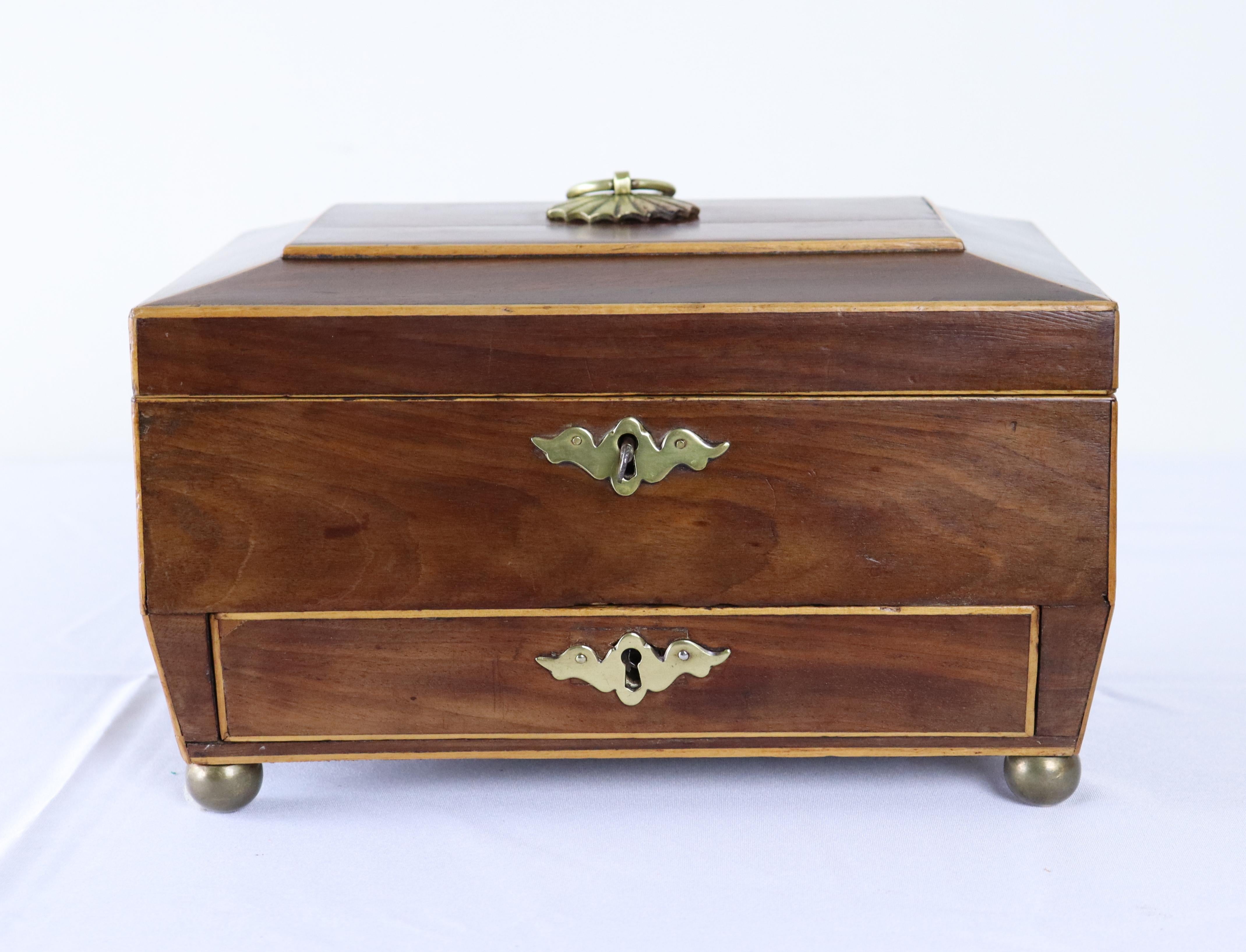 English Antique Mahogany Jewelry Box with Satinwood Stringing For Sale