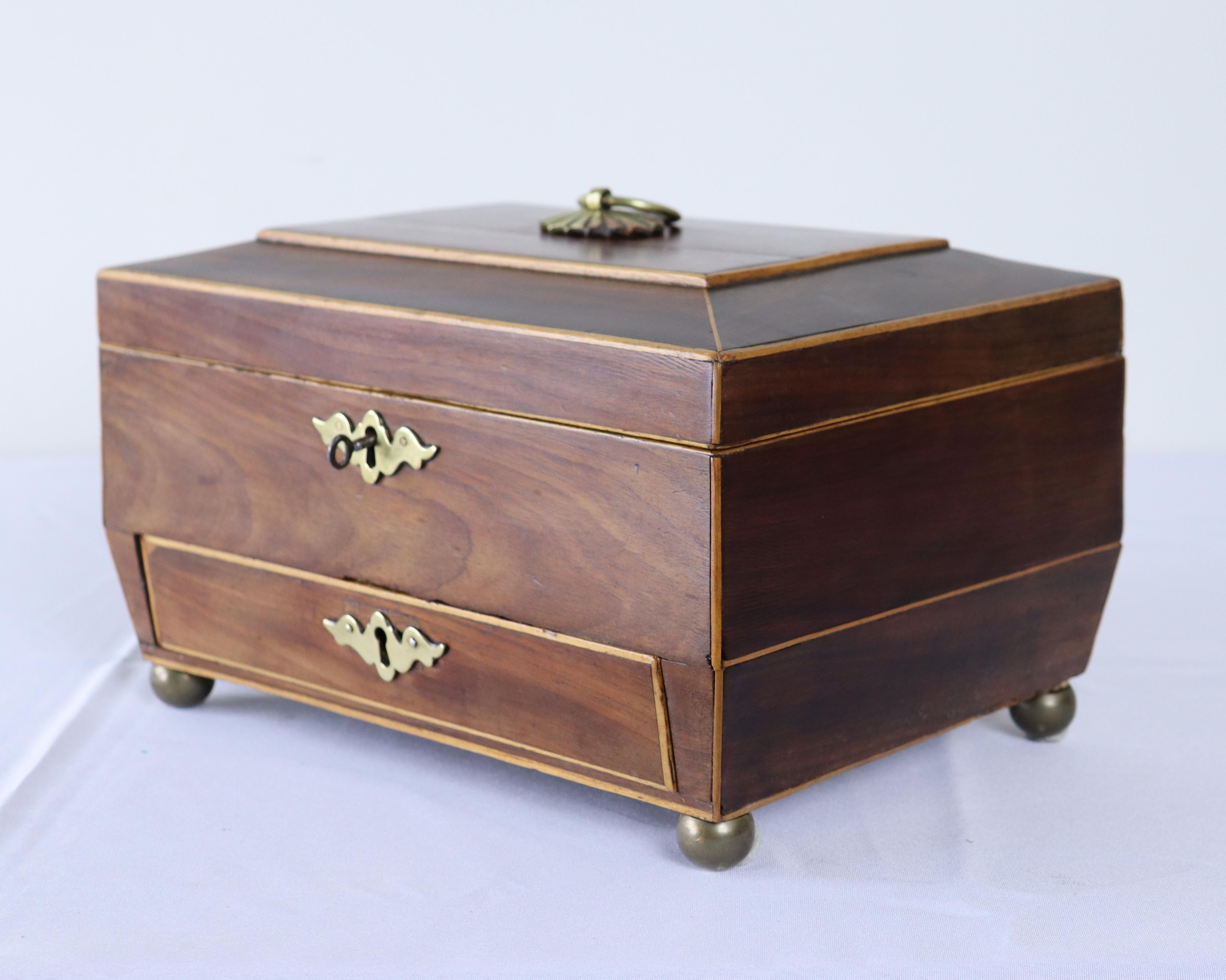Antique Mahogany Jewelry Box with Satinwood Stringing In Good Condition For Sale In Port Chester, NY