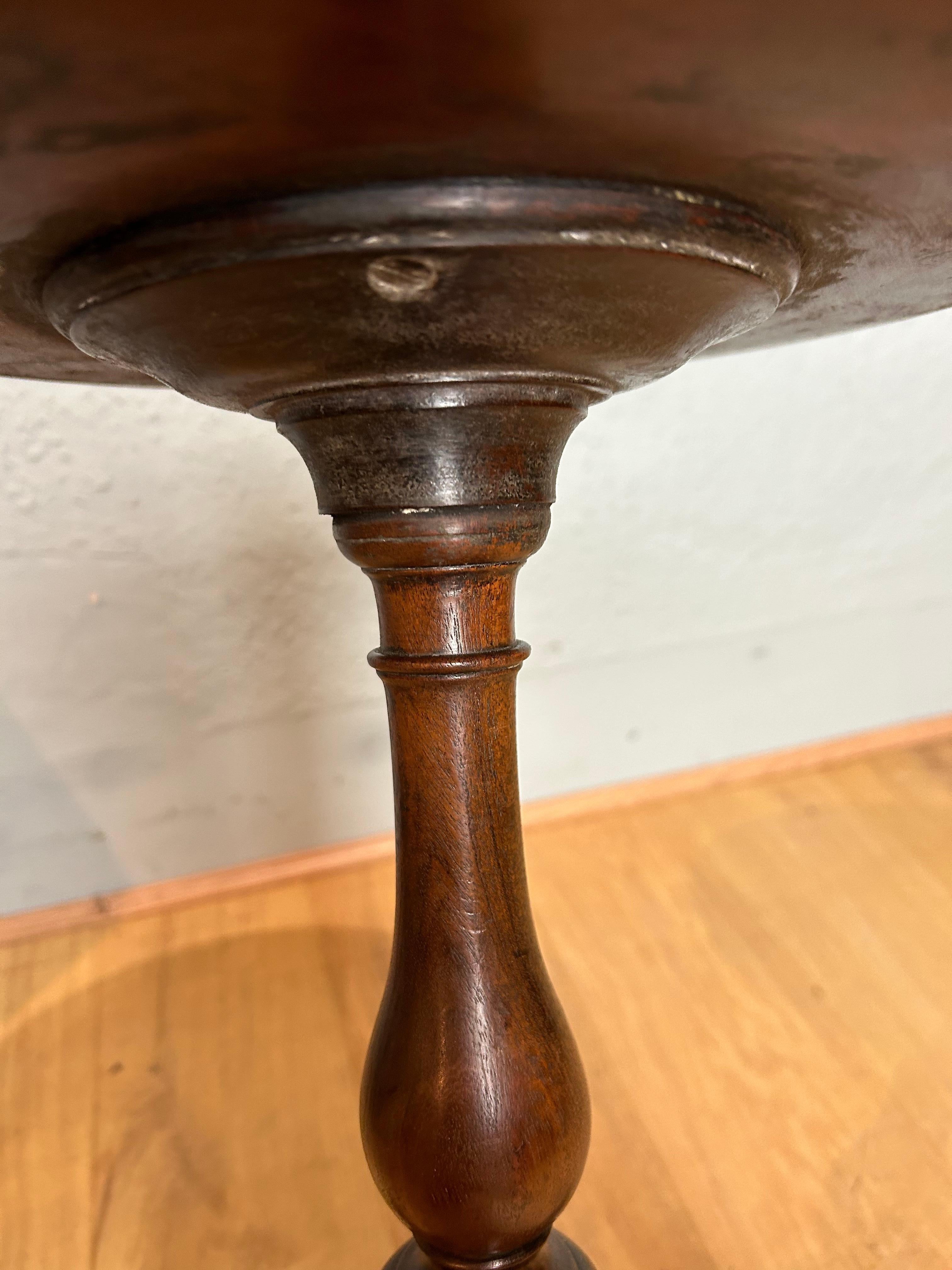Soporte para tetera/mesa para vino de caoba en venta 3