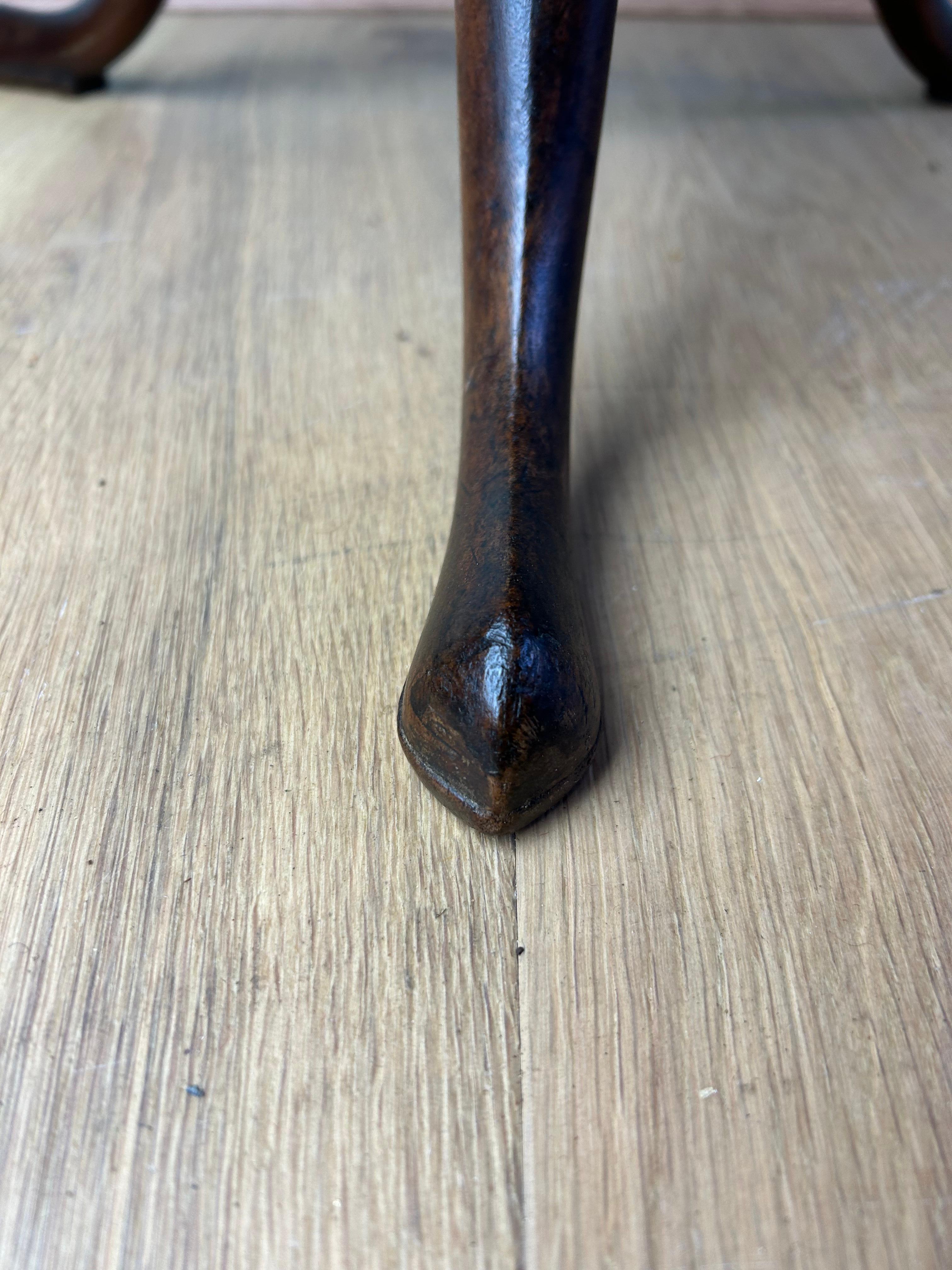 Soporte para tetera/mesa para vino de caoba Caoba en venta