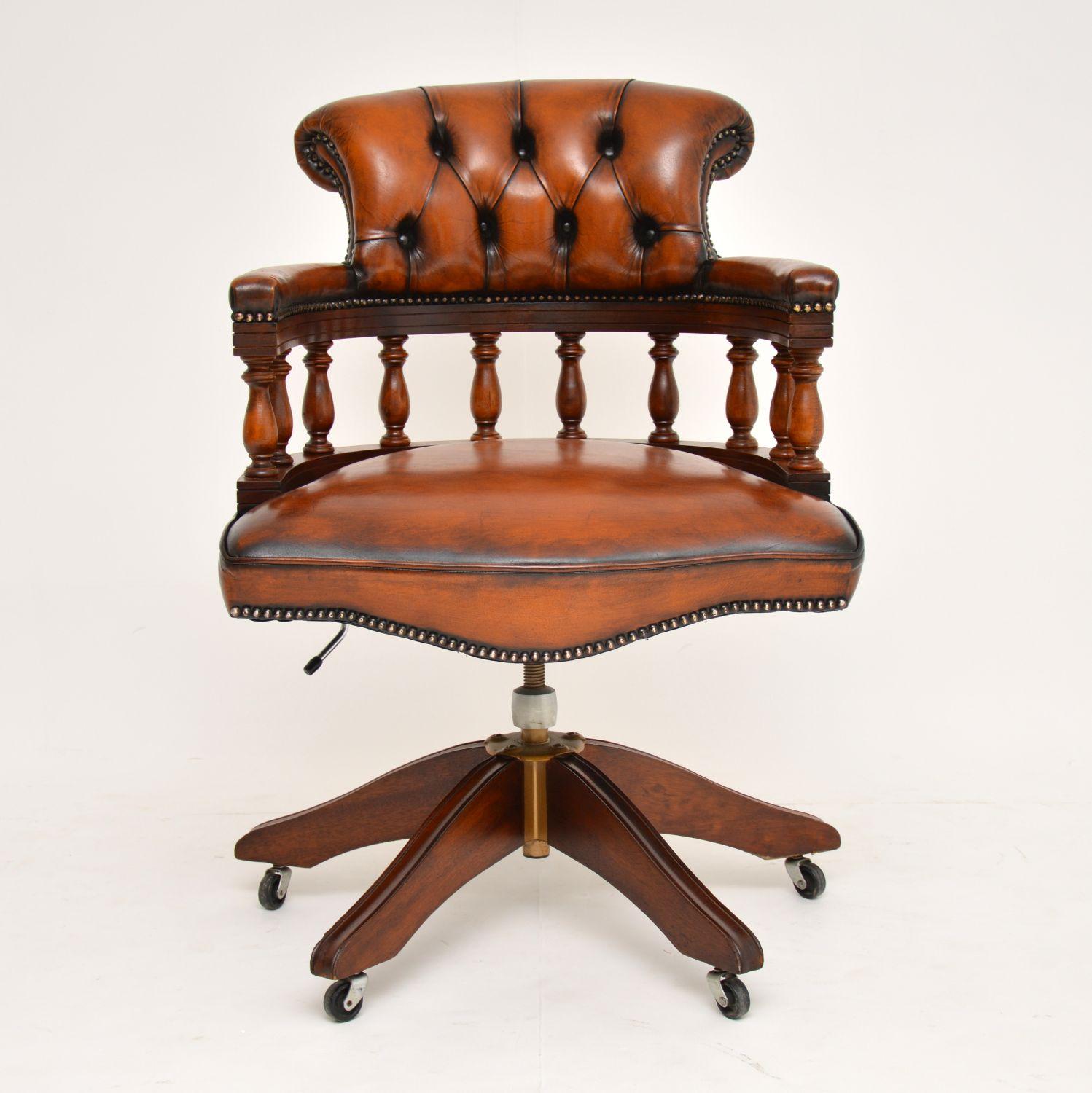 Antique Victorian style captains desk chair in mahogany & upholstered in leather, dating to circa 1950s period. This chair has a height adjustment, swivels & has a tilt mechanism which can have the tension adjusted. It’s in excellent condition & the