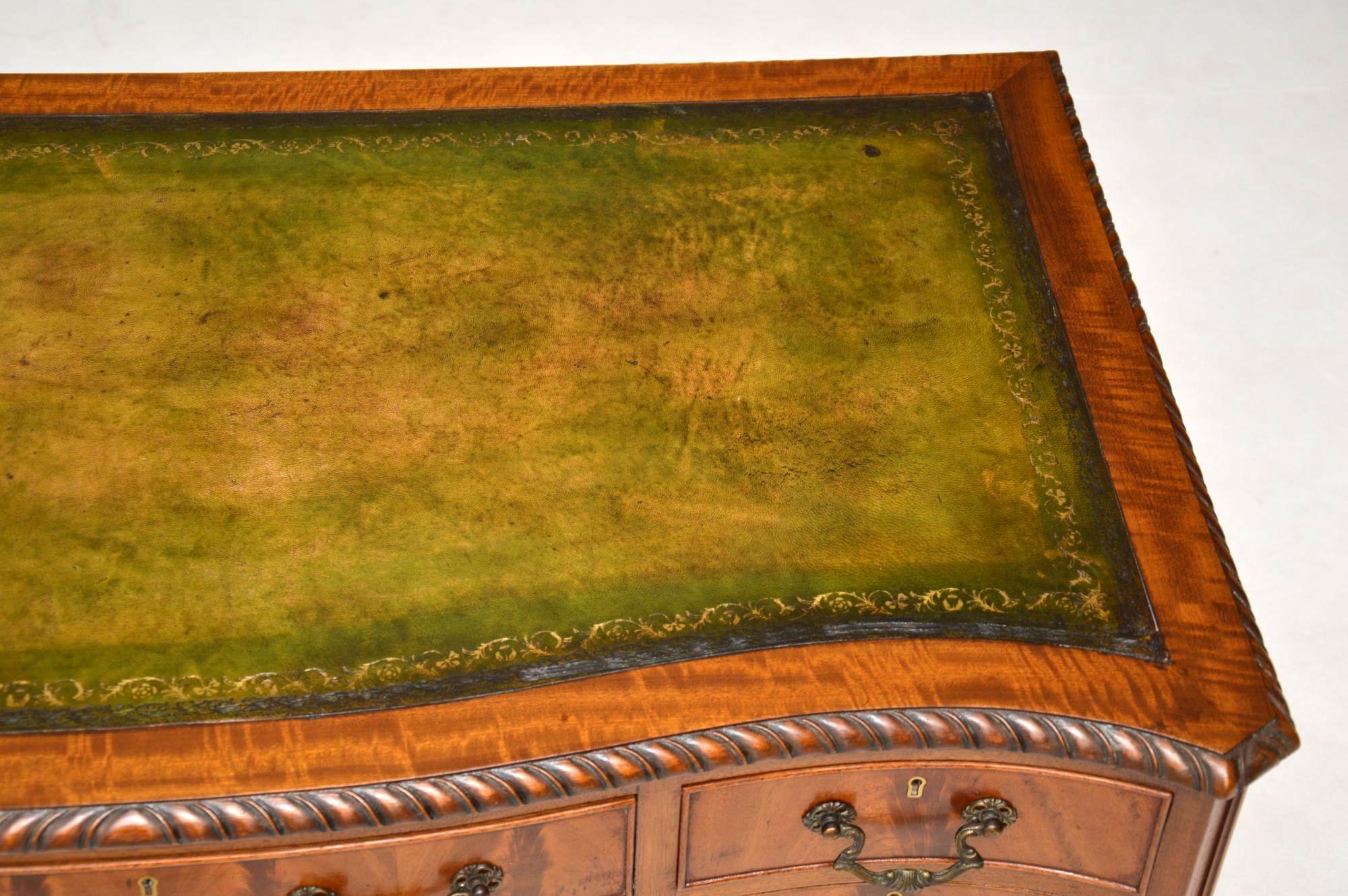 Antique Mahogany Leather Top Desk (Frühes 20. Jahrhundert)