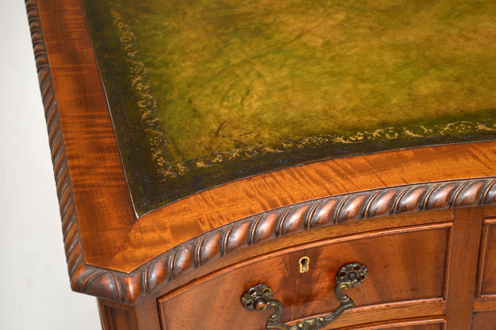 Antique Mahogany Leather Top Desk (Leder)