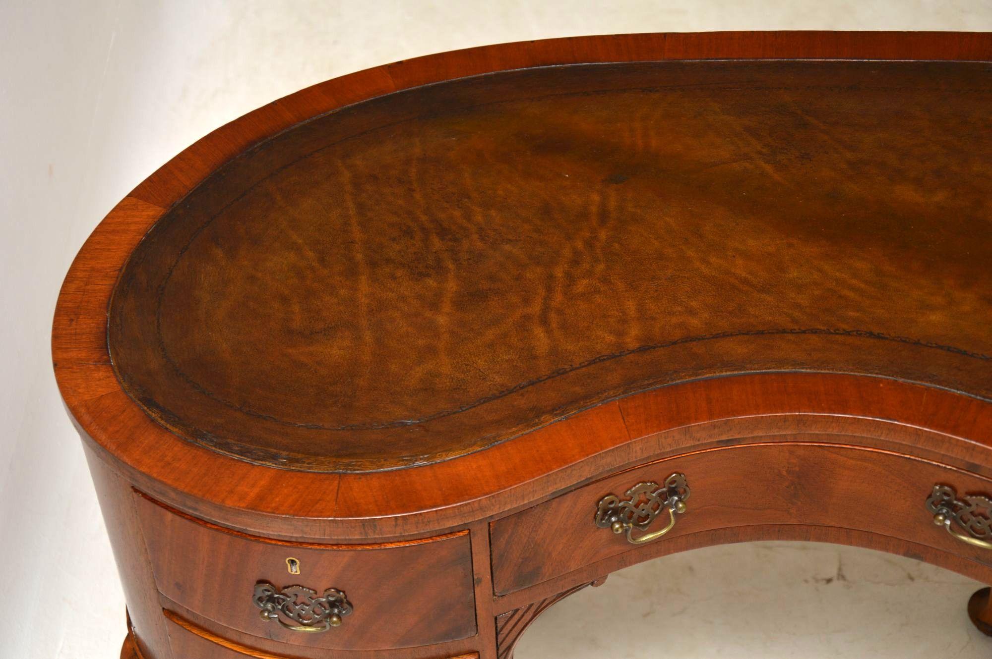 Antique Mahogany Leather Top Kidney Desk In Excellent Condition In London, GB