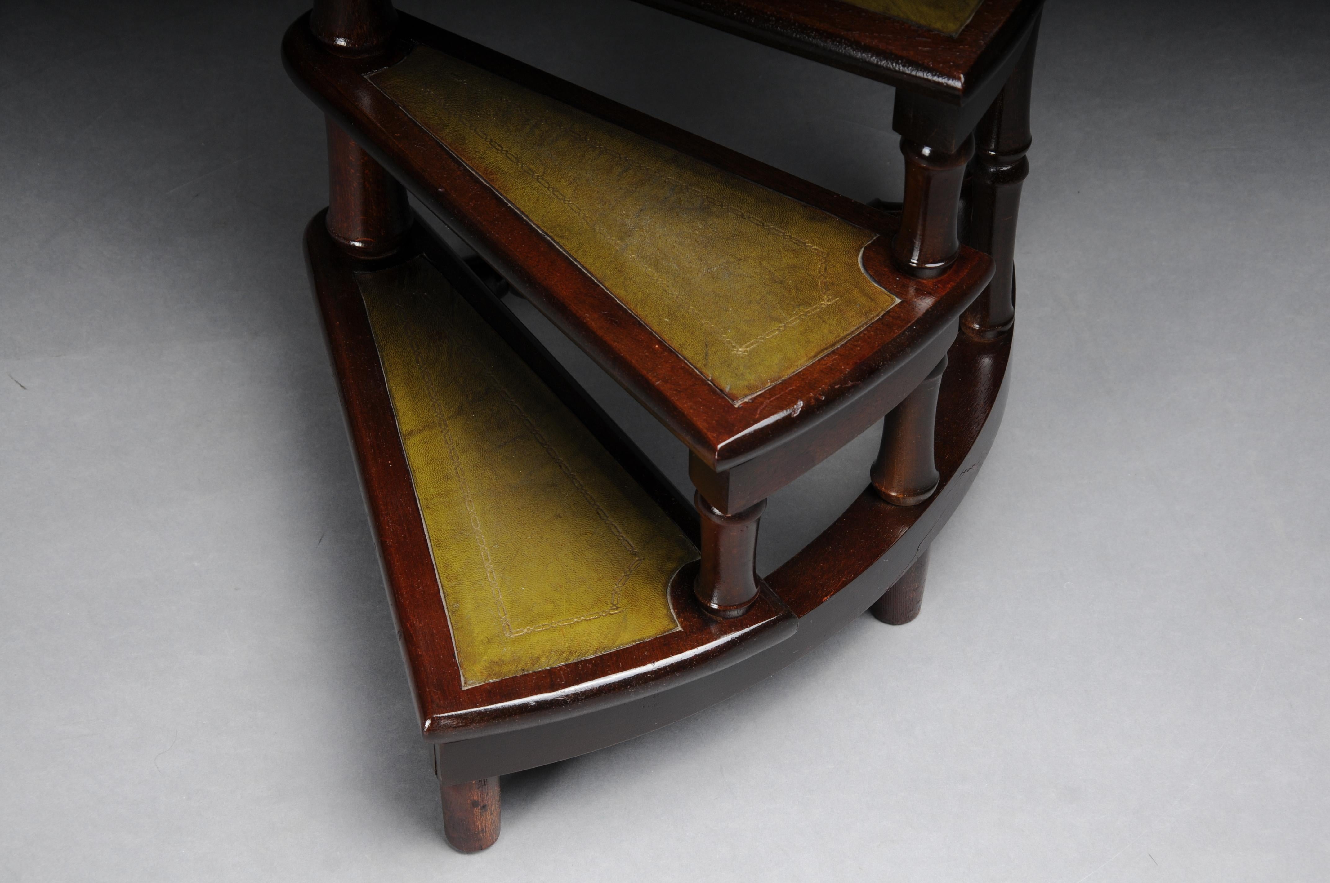 Leather Antique mahogany library ladder, England, 20th century with green leather