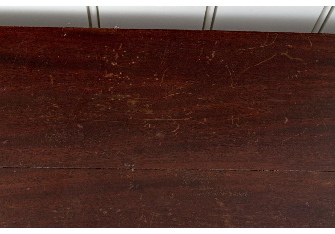 Antico Lowboy in mogano in vendita 1