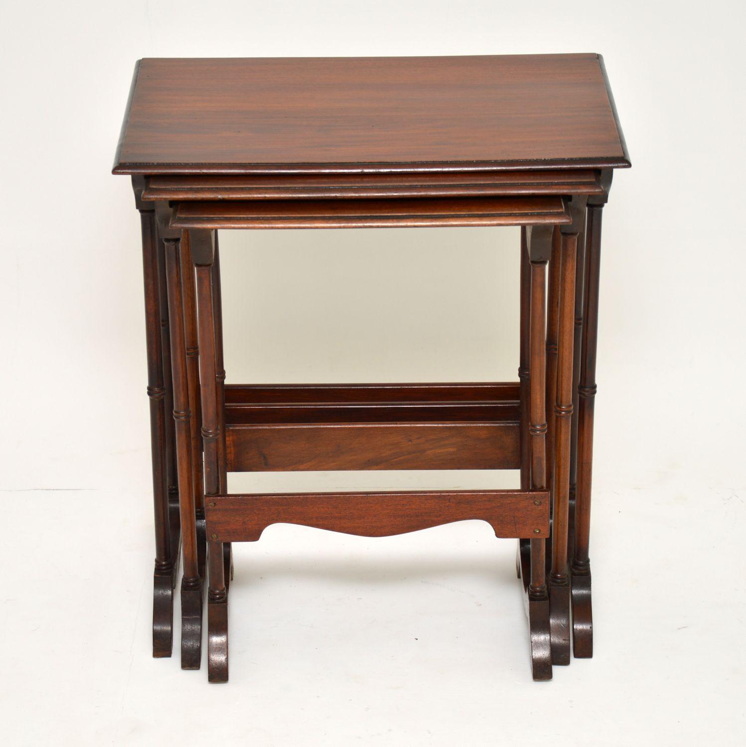Antique Edwardian mahogany nest of three tables in excellent condition, dating from the 1900-1910 period. They are very stabile and the legs have back and front supports between them.

Measures: Width 24 inches, 61 cm
Depth 15 inches, 39