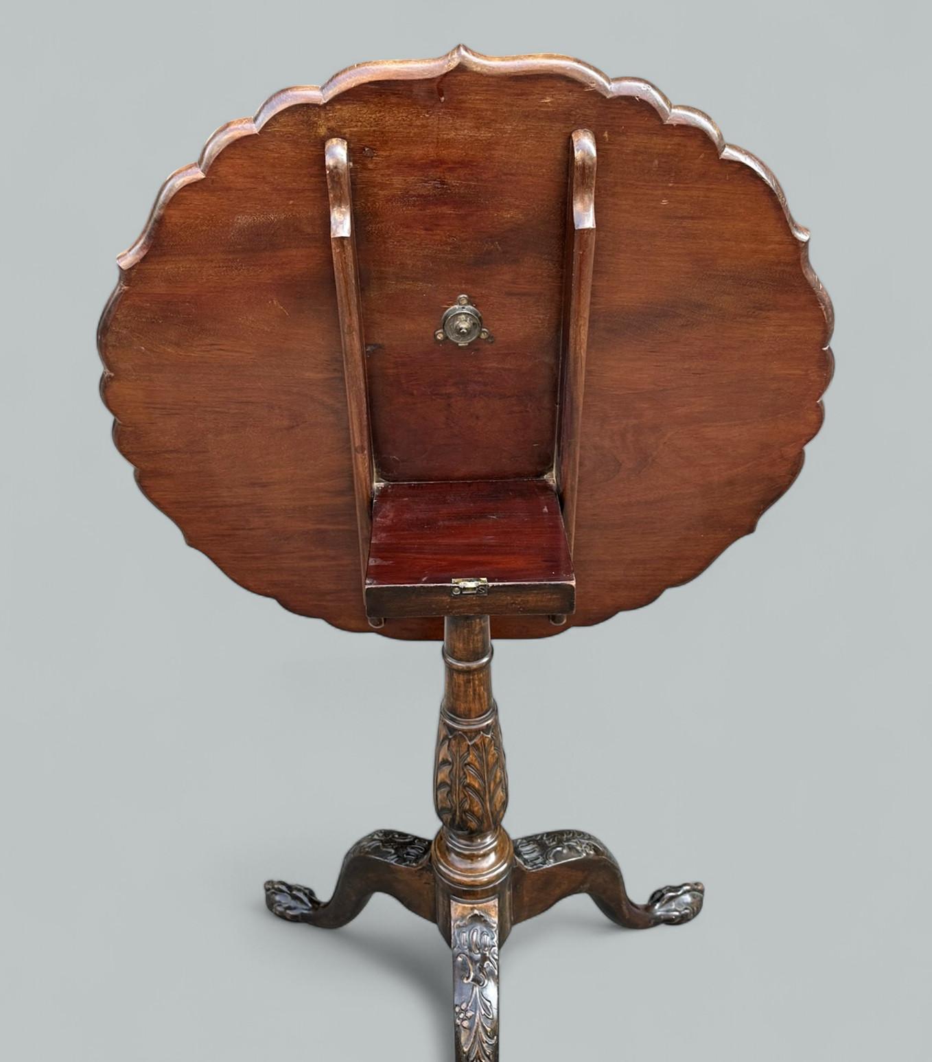Antique Mahogany Occasional Snap Top Table Circular Occasional Wine 19th Century For Sale 1