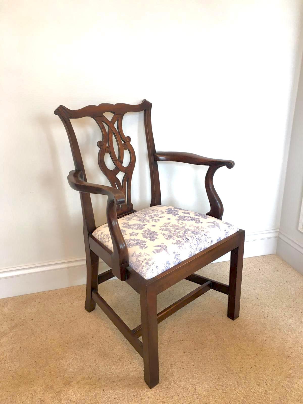 Silla de escritorio de brazos abiertos de caoba antigua en venta 1