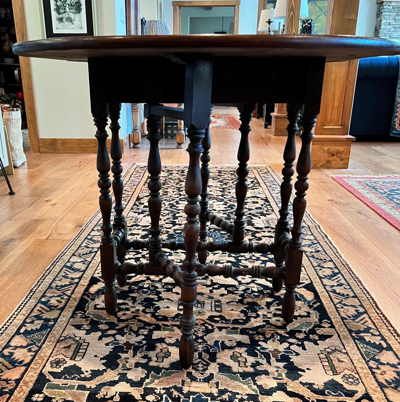 Ovaler viktorianischer Sunderland-/Folding-Tisch aus Mahagoni mit gedrechselten Beinen im Angebot 3
