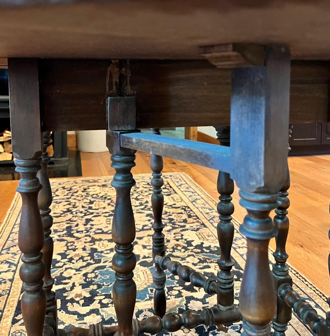 Ovaler viktorianischer Sunderland-/Folding-Tisch aus Mahagoni mit gedrechselten Beinen im Angebot 7