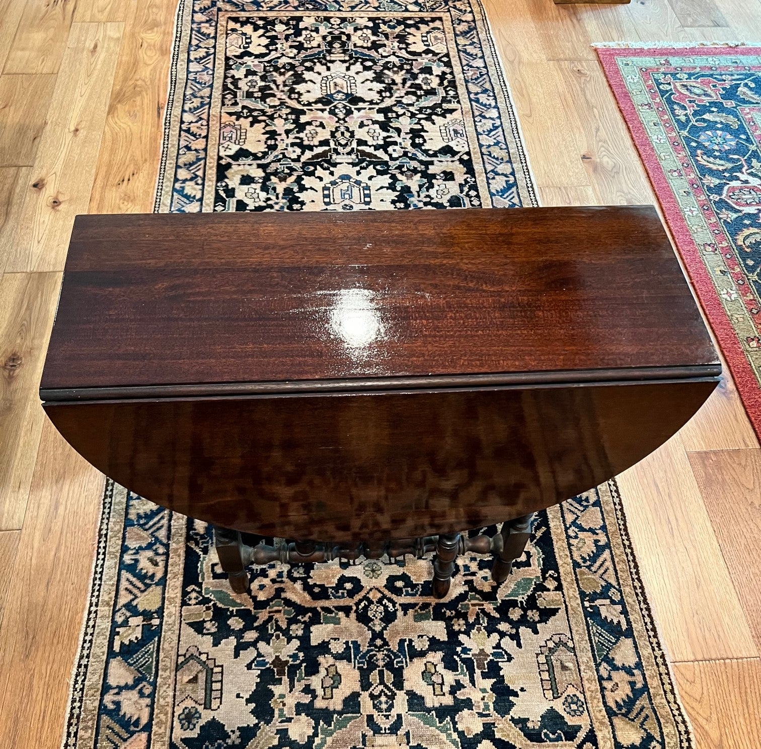 Ein schöner viktorianischer englischer antiker Sunderland Tisch mit gedrechselten Beinen. Ein klappbarer Tisch, der ausgeklappt 46