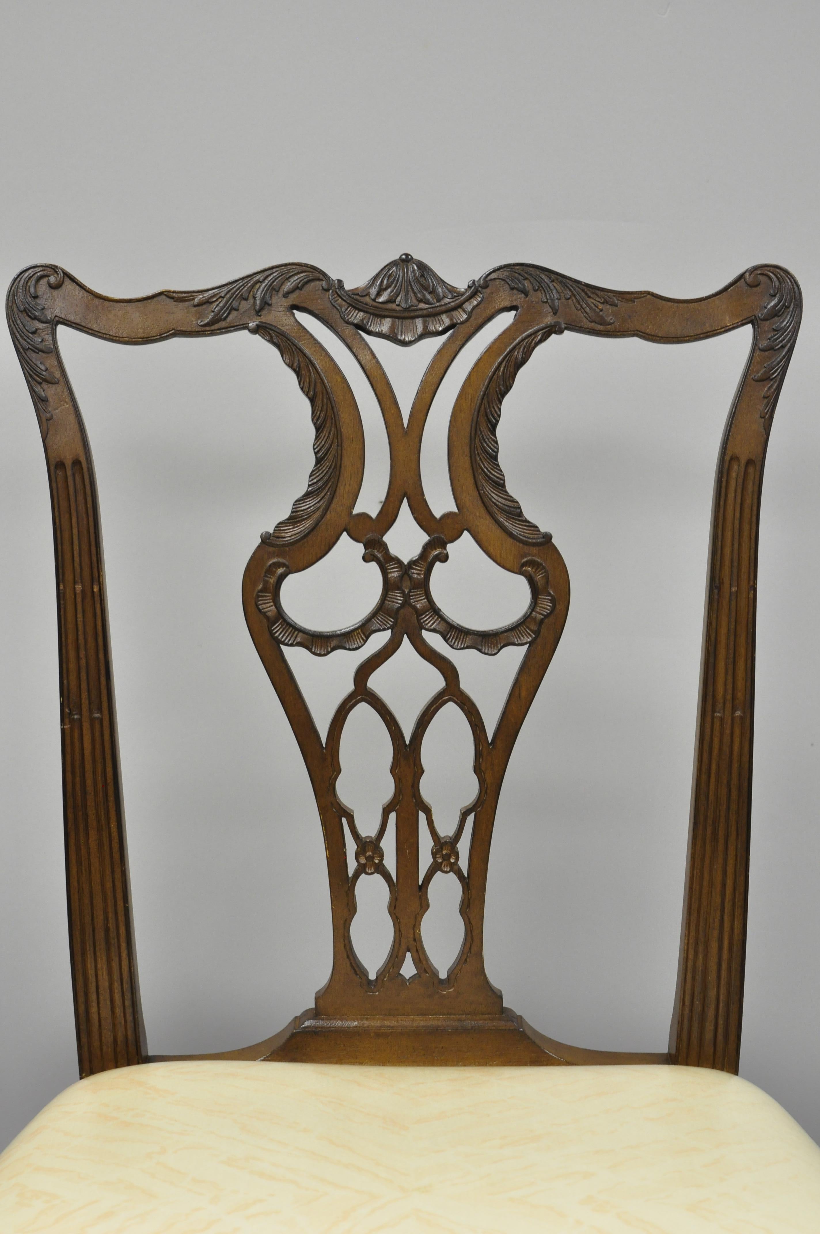 Antique Mahogany Pagoda Carved Chinese Chippendale Style Dining Chairs Set of 4 In Good Condition In Philadelphia, PA