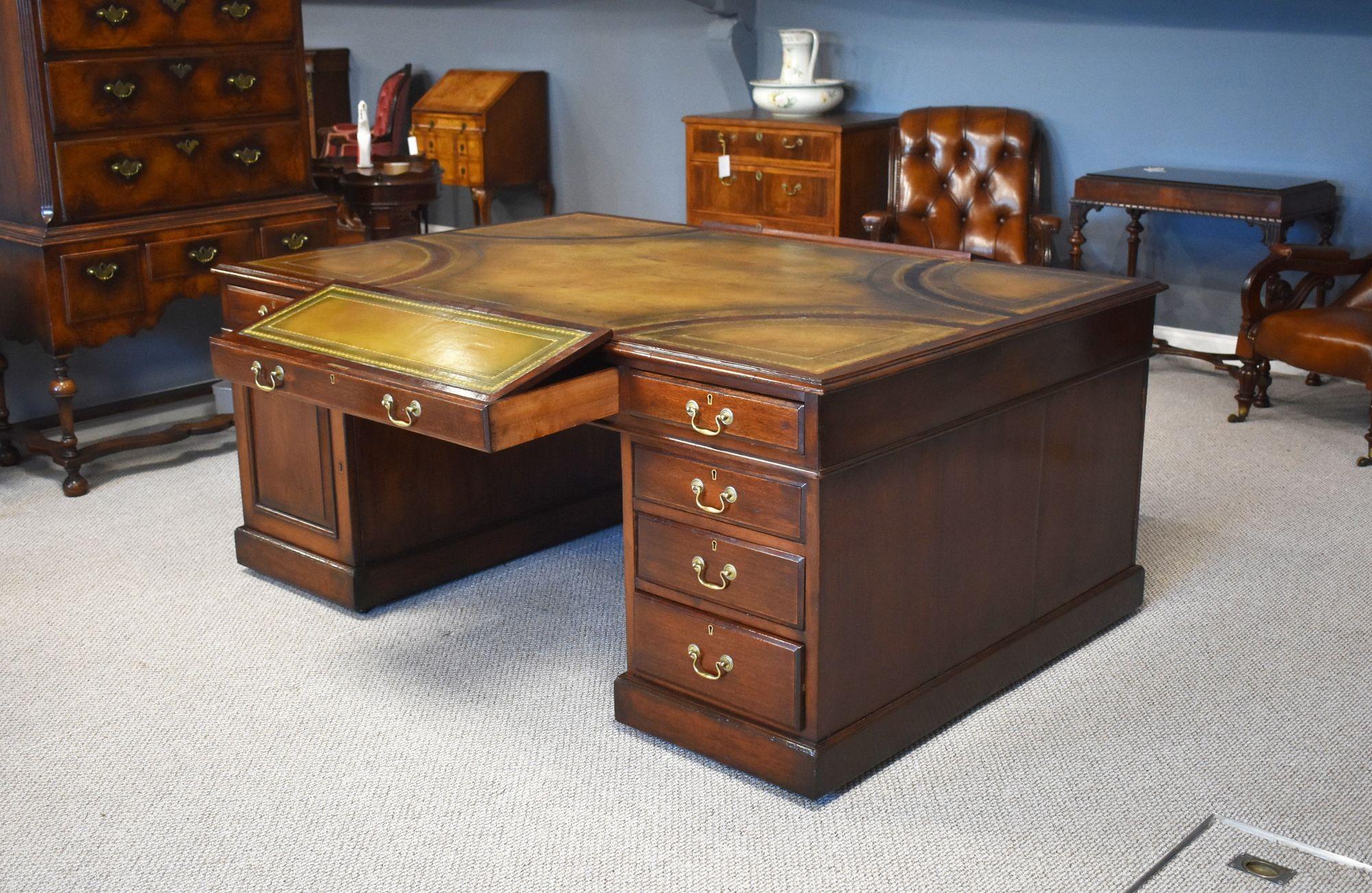 For sale is a good quality antique mahogany partners desk, having multiple hand coloured leather inserts to the top, with three drawers below and a further three drawers on the opposing side, the centre of which opens to reveal another hinged