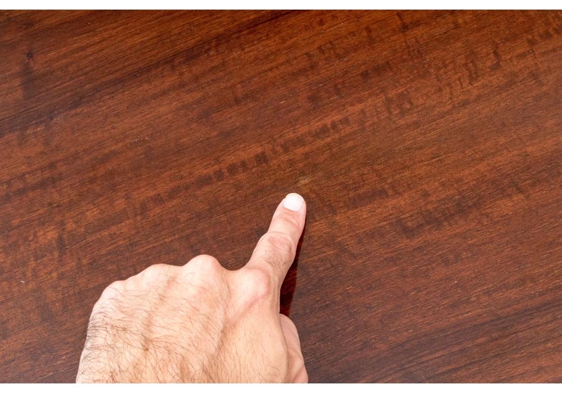 Ancienne table de salle à manger à piédestal et trépied en acajou en vente 5