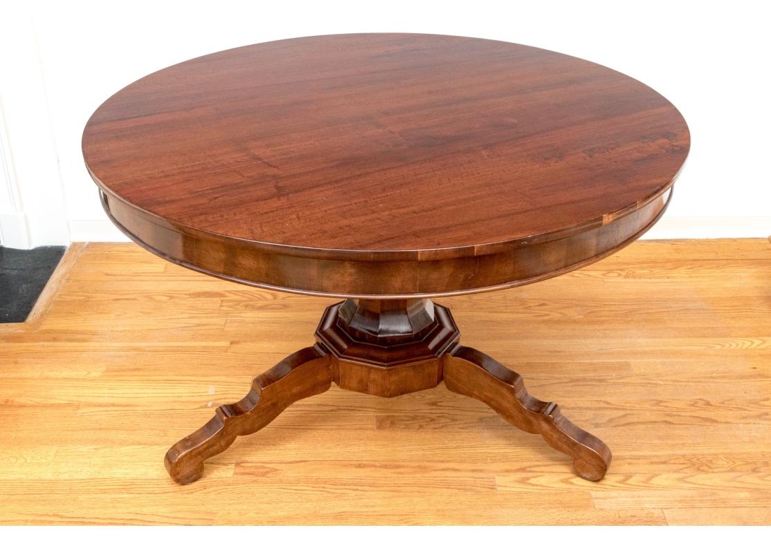 XIXe siècle Ancienne table de salle à manger à piédestal et trépied en acajou en vente