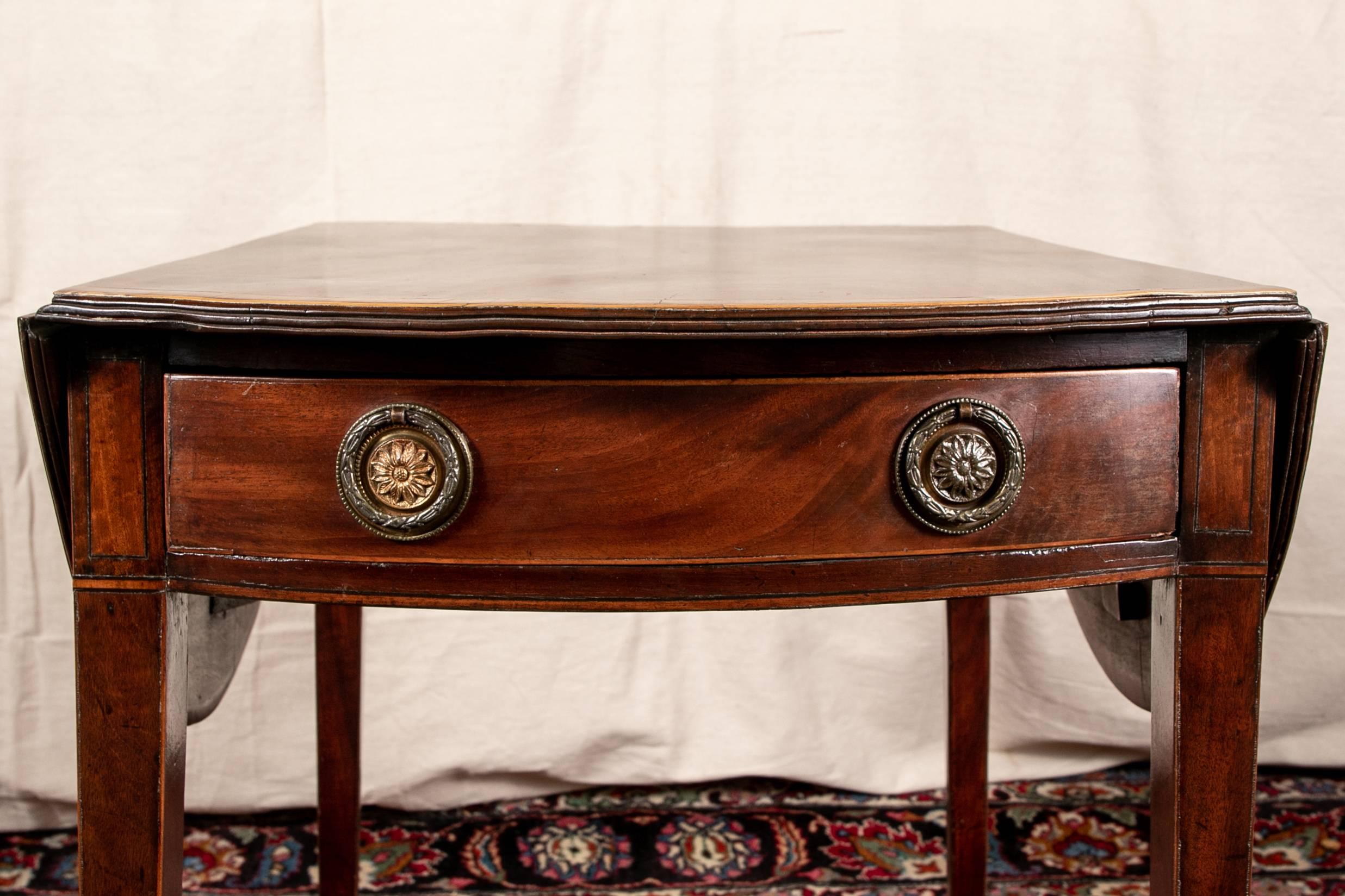 Antique Mahogany Pembroke Table In Good Condition In Bridgeport, CT