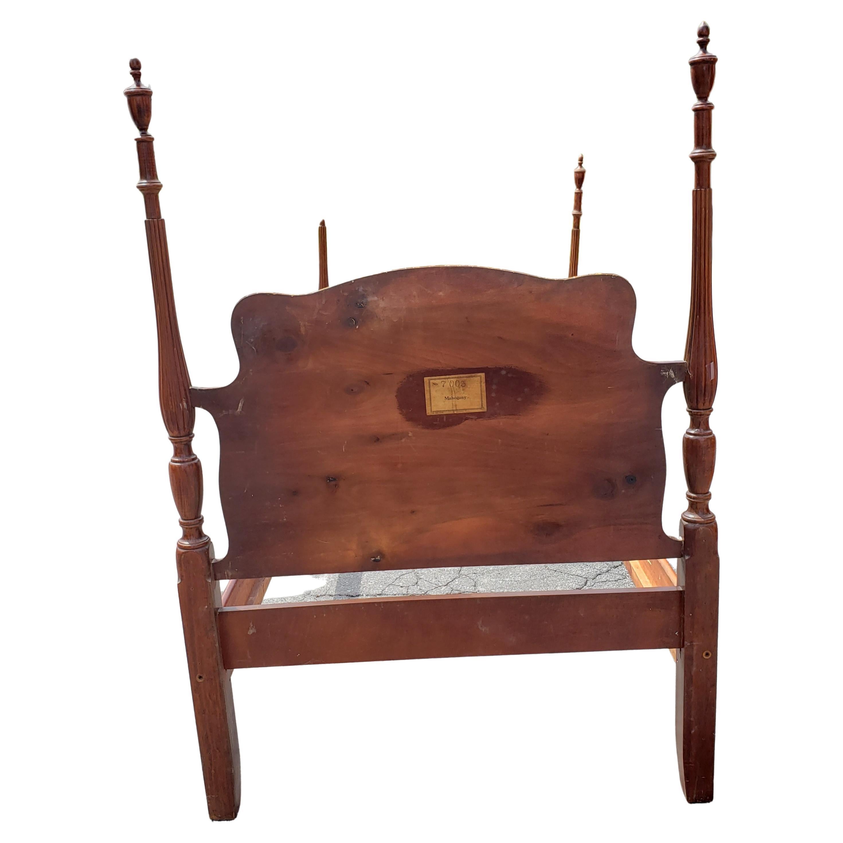 Ensemble de chambres à coucher à baldaquin en acajou antique Bon état à Germantown, MD