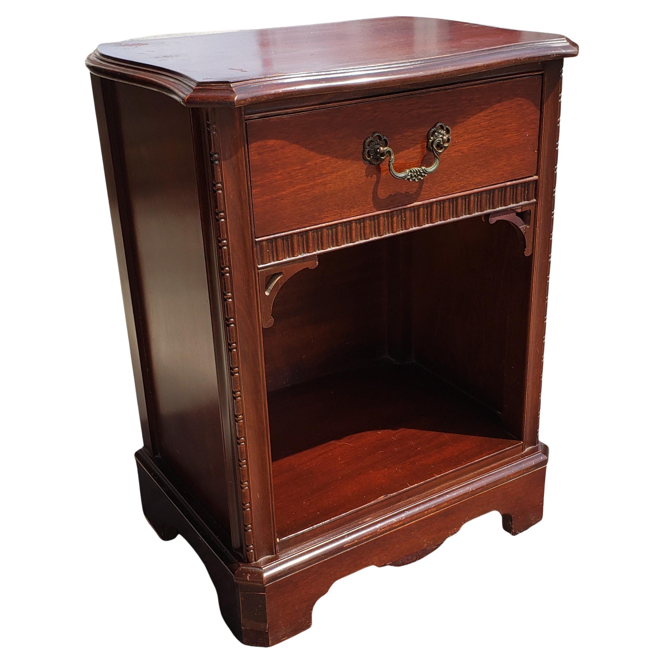 20ième siècle Ensemble de chambres à coucher à baldaquin en acajou antique